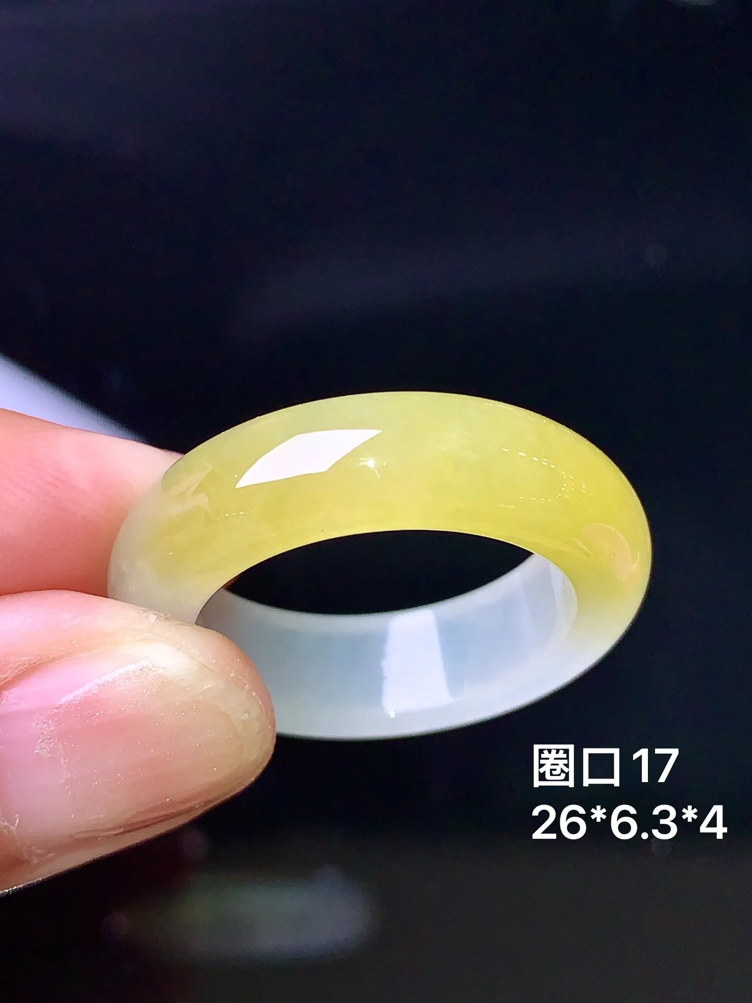 飘黄指环 玉质细腻 色泽清新艳丽 圈口17 整体尺寸26*6.3*4