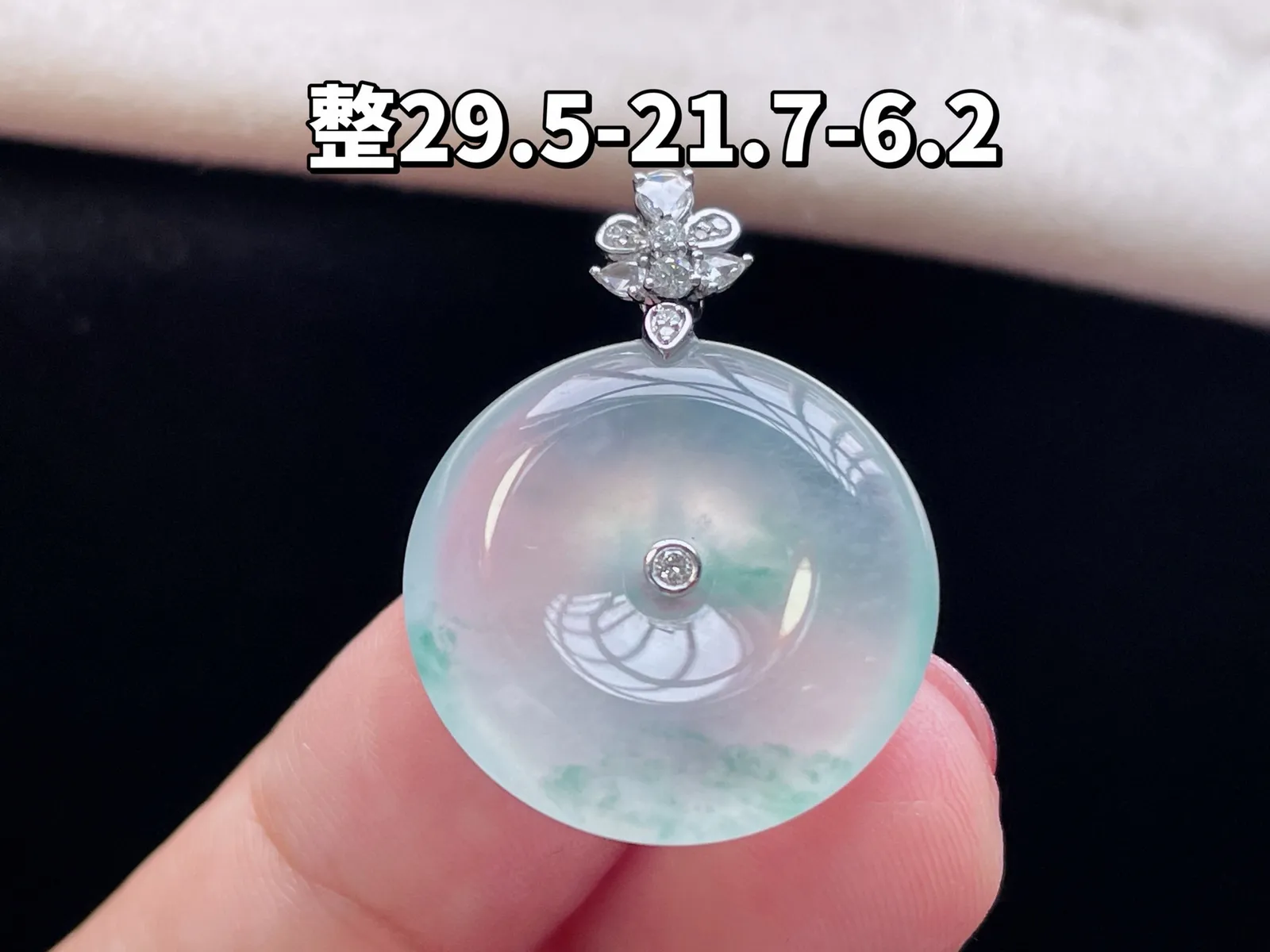 18K 冰种飘花·平安扣
 
整29.5-21.7-6.2