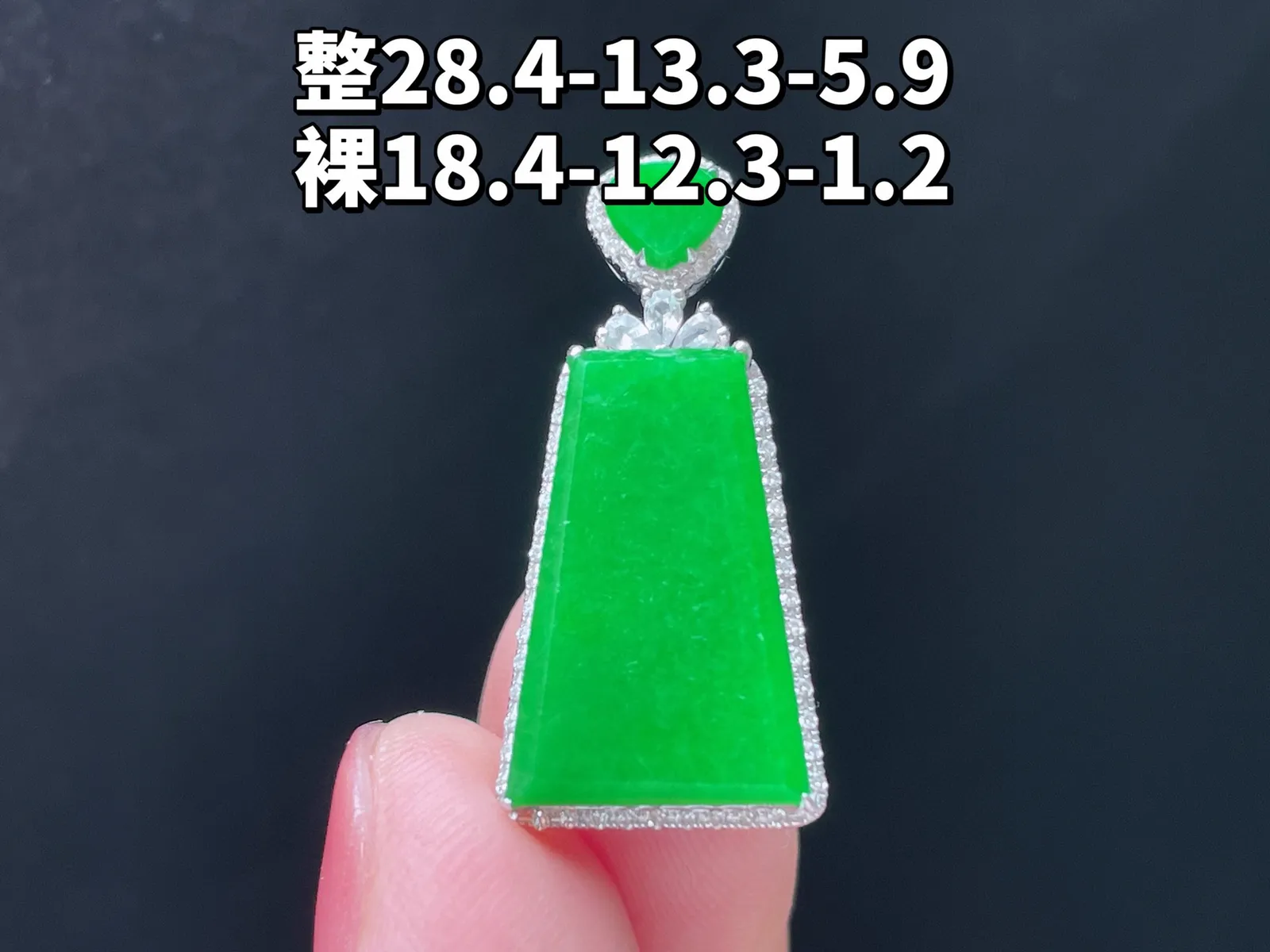18K 满色·无事牌
 
整28.4-13.3-5.9
裸18.4-12.3-1.2