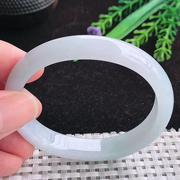 自然光54/46/11.2/7.2老坑秀气冰润月光白贵妃手镯翡翠玉镯百搭