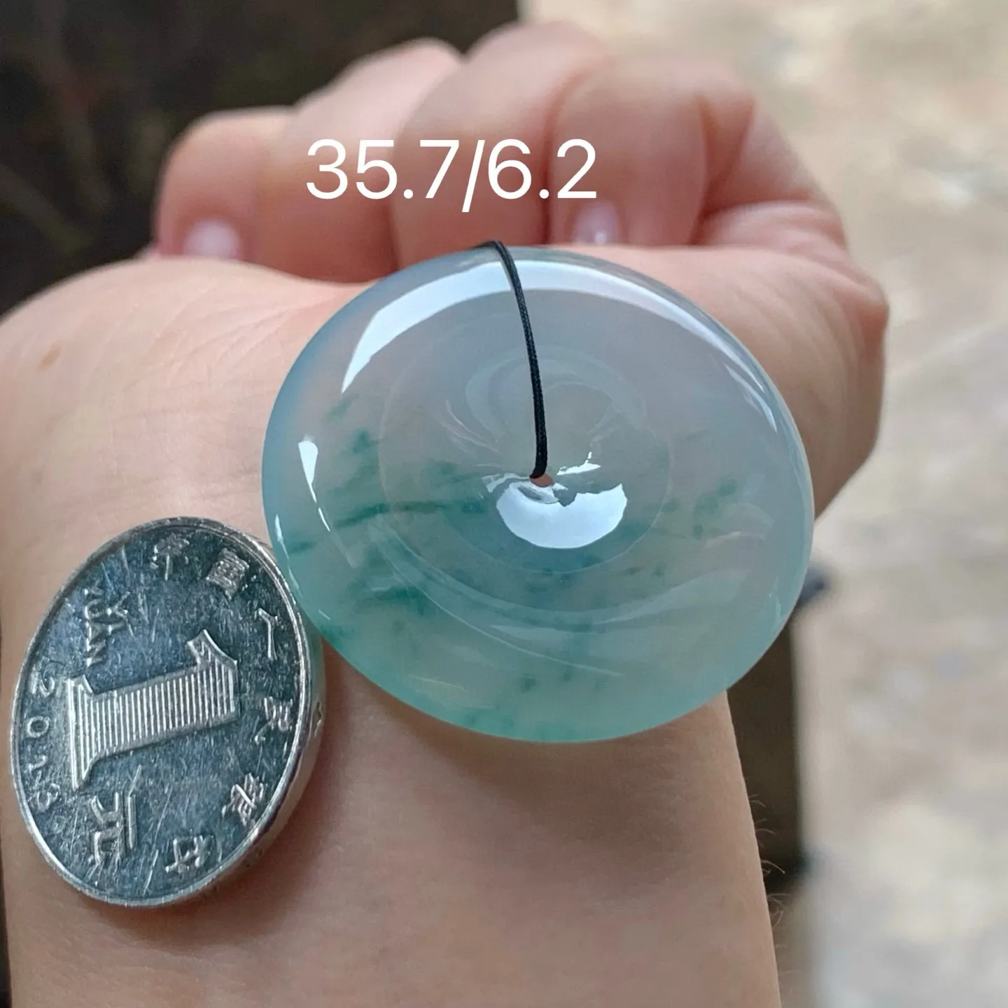冰种飘花平安扣
佩戴大气～