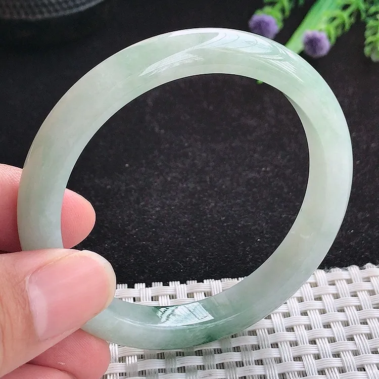 自然光55/9.4/7.6老坑精美温润飘花手镯翡翠玉镯百搭
