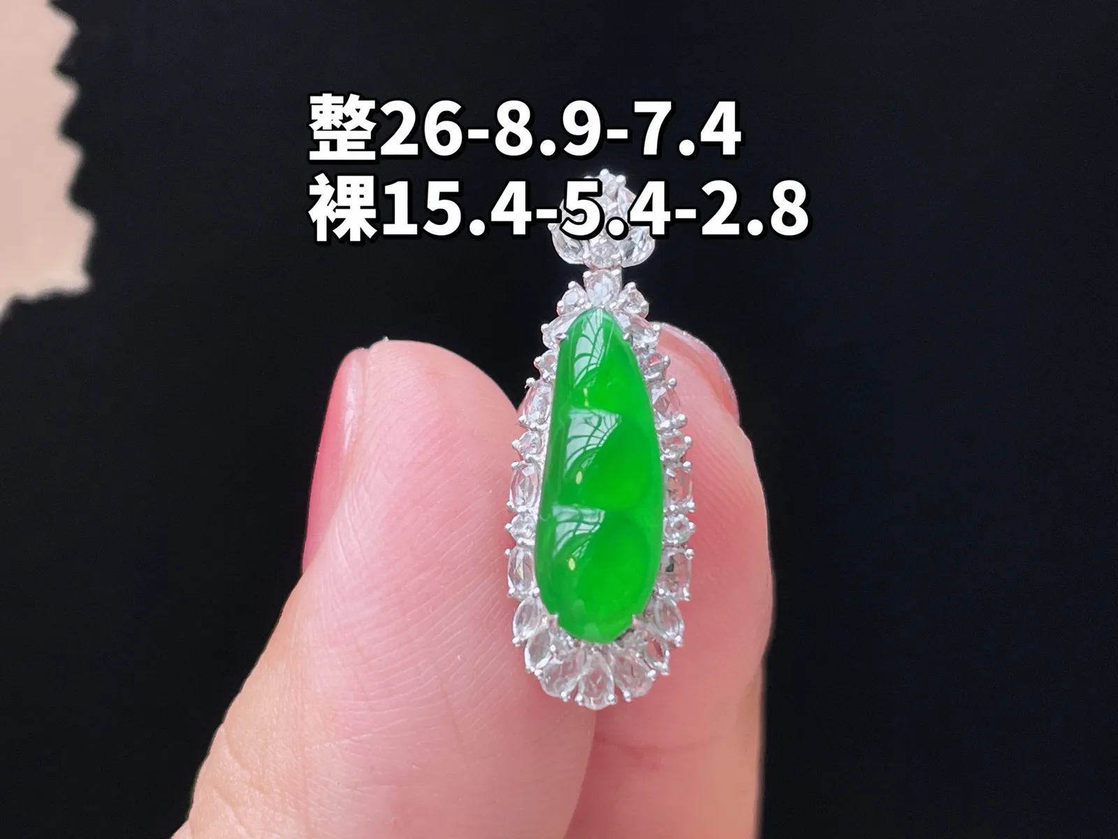 18K 满色·福豆
 
整26-8.9-7.4
裸15.4-5.4-2.8