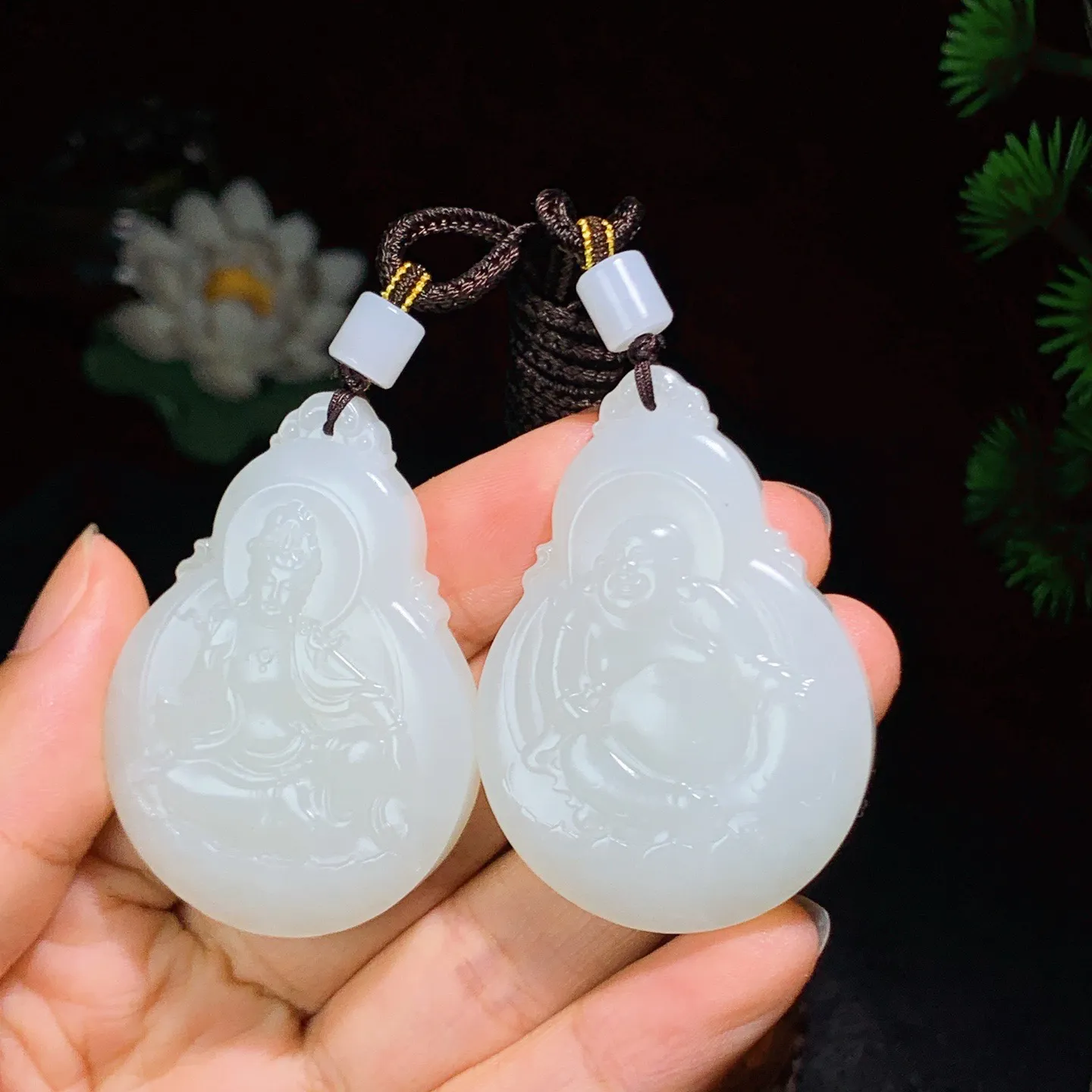 和田玉羊脂白玉观音佛对牌挂件。单个尺寸50/35/9总重57克 玉质细腻油润 底色纯净 脂粉好，品质好！lt250805