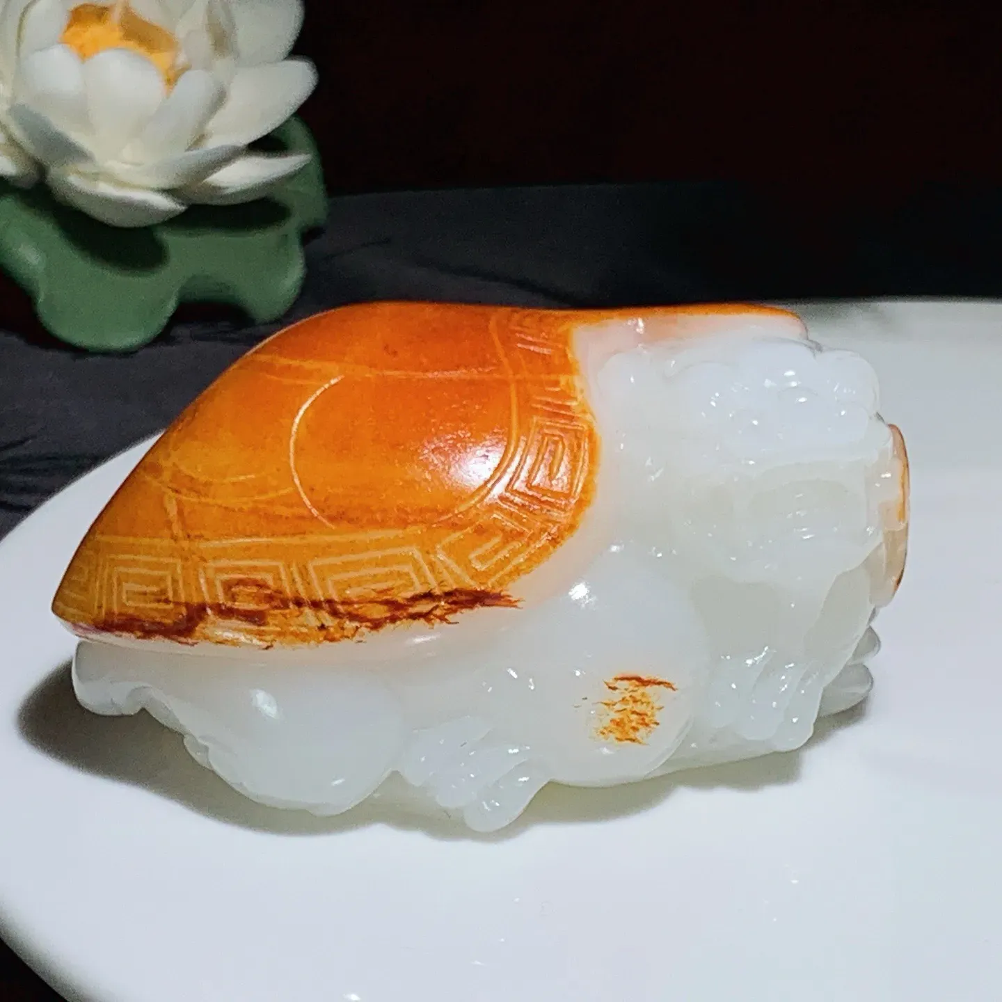 和田玉山料富贵长寿龙龟挂件。尺寸71/51/35重214克 玉质细腻油润 底色纯净 脂粉好，品质好！