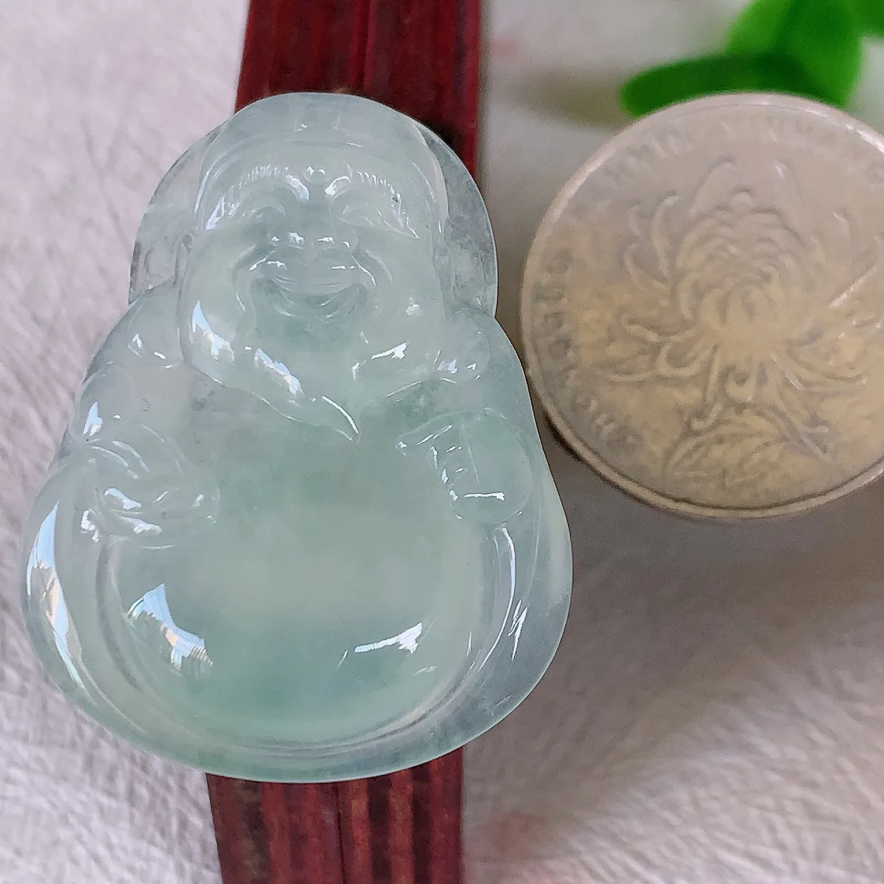 自然光实拍，冰种翡翠财神爷吊坠，翡翠招财财神爷，财神到你家里来，年年月月发大财，形态极为讨喜，佩戴效果招财迷人#18.9