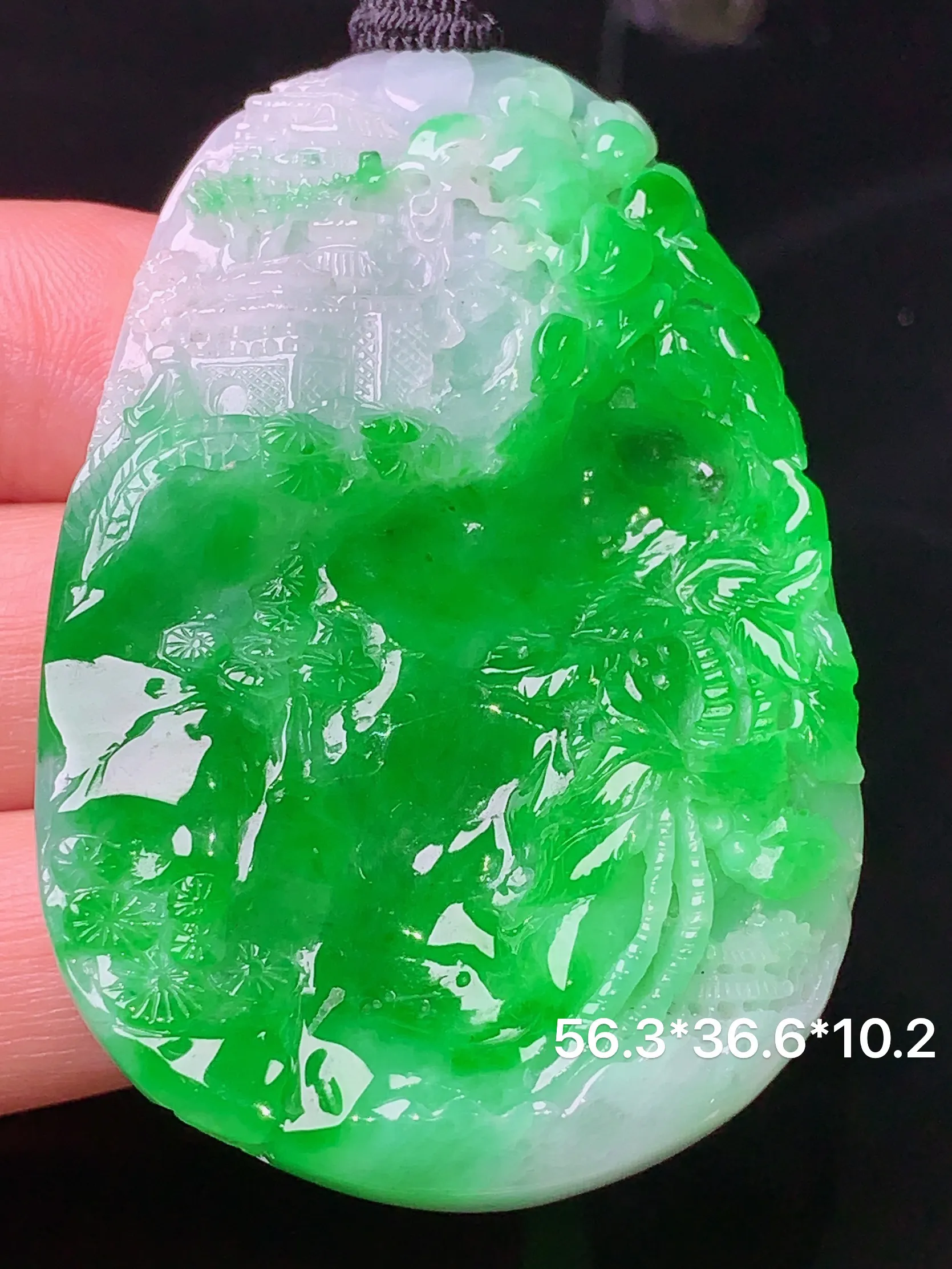 翠绿风景牌吊坠 玉质细腻 色泽清新艳丽 整体尺寸56.3*36.6*10.2