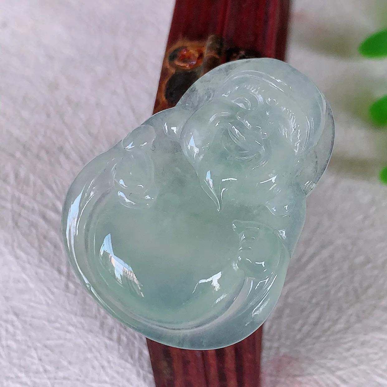自然光实拍，冰种翡翠财神爷吊坠，翡翠招财财神爷，财神到你家里来，年年月月发大财，形态极为讨喜，佩戴效果招财迷人#18.9