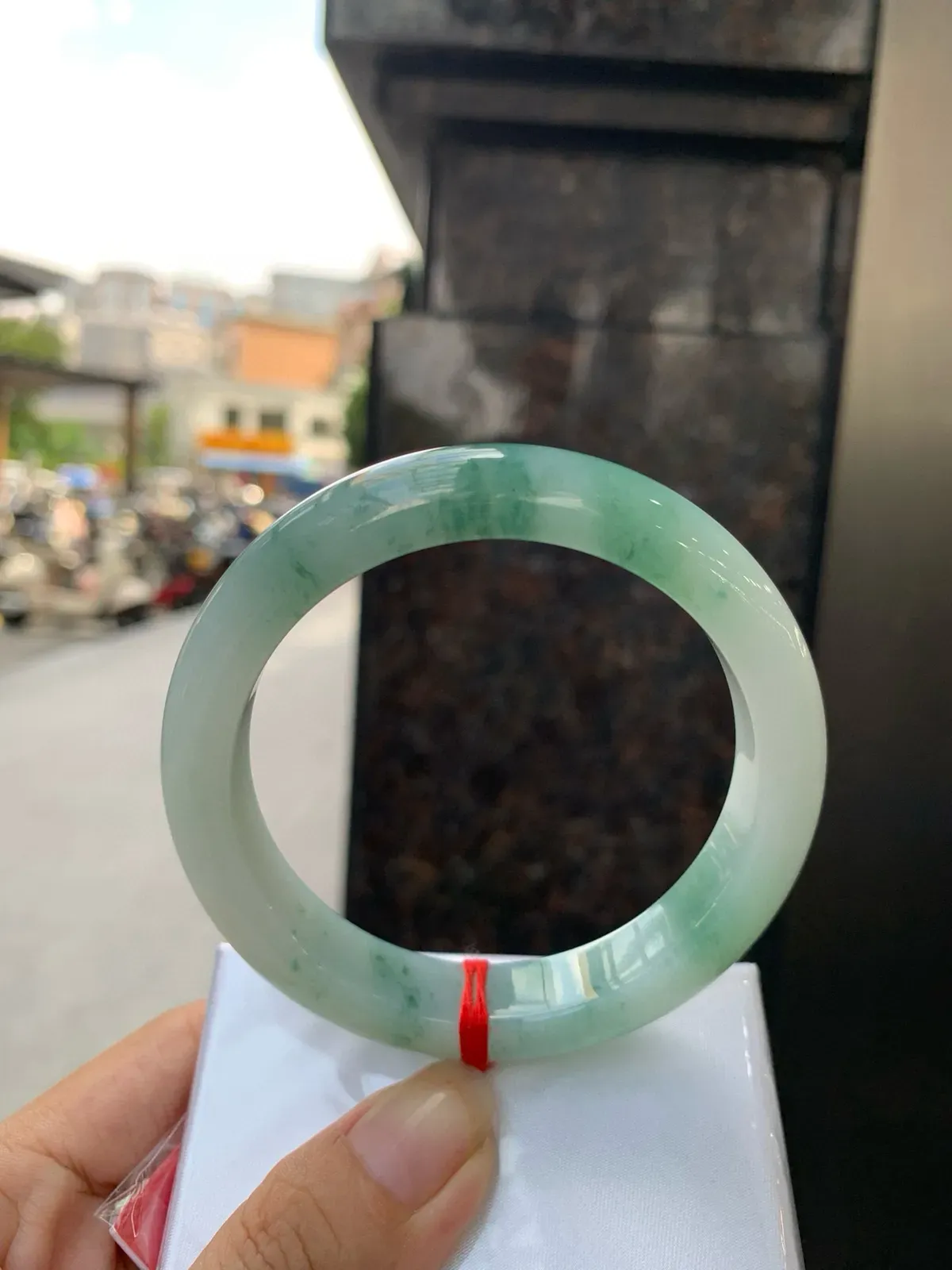 推荐【60.3圈飘花正圈】60.3-9-12.8，无纹裂底妆胶润细腻，笔墨丹青，如诗如画，镯子青白分明，特色有韵味