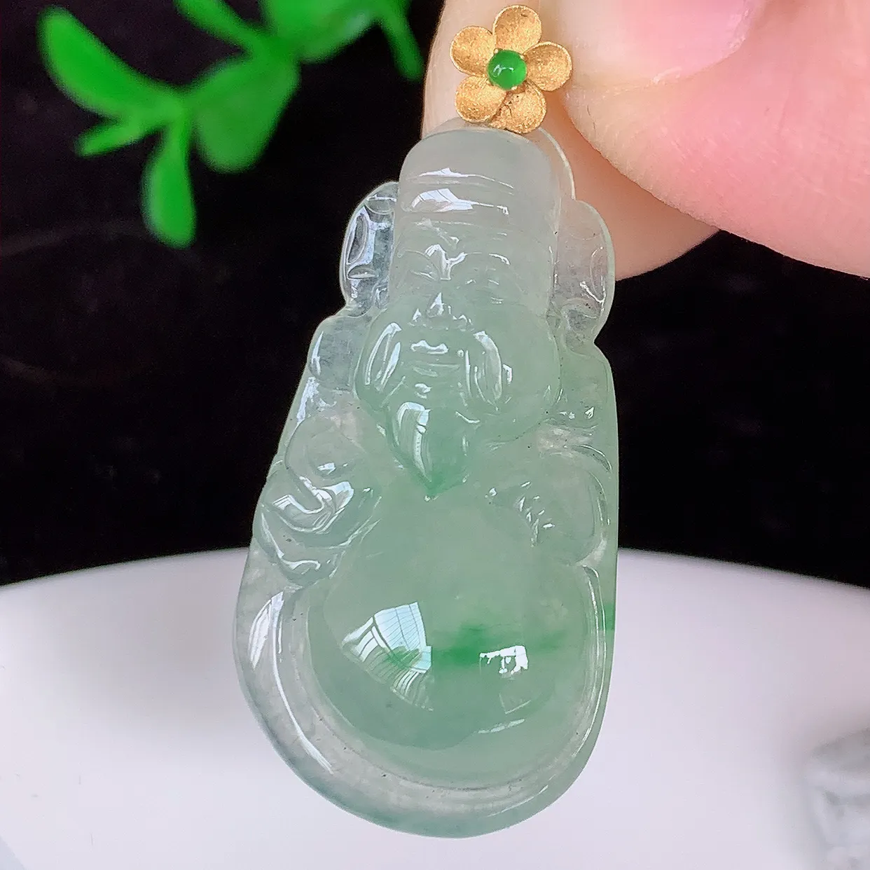 自然光实拍，18K金镶嵌冰种飘花翡翠财神爷吊坠，翡翠招财财神爷，财神到你家里来，年年月月发大财，形态极为讨喜，佩戴效果招财迷人#1.7整体34裸石28.5*16*7