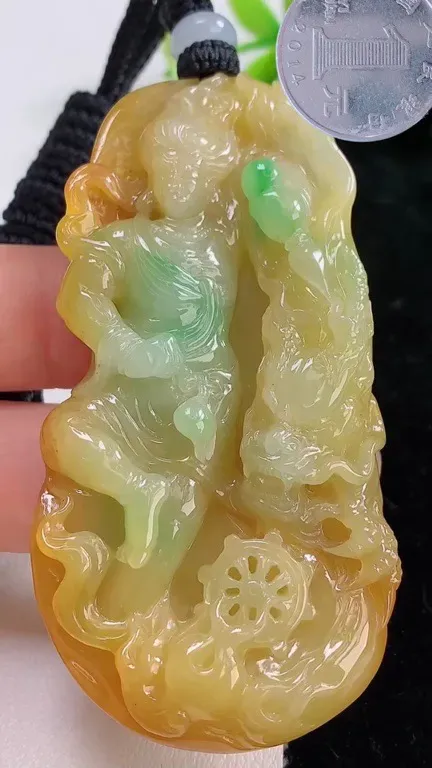 翡翠a货双彩黄加绿不动明王吊坠，尺寸67.8-35.8-10.5，重量:42.56g