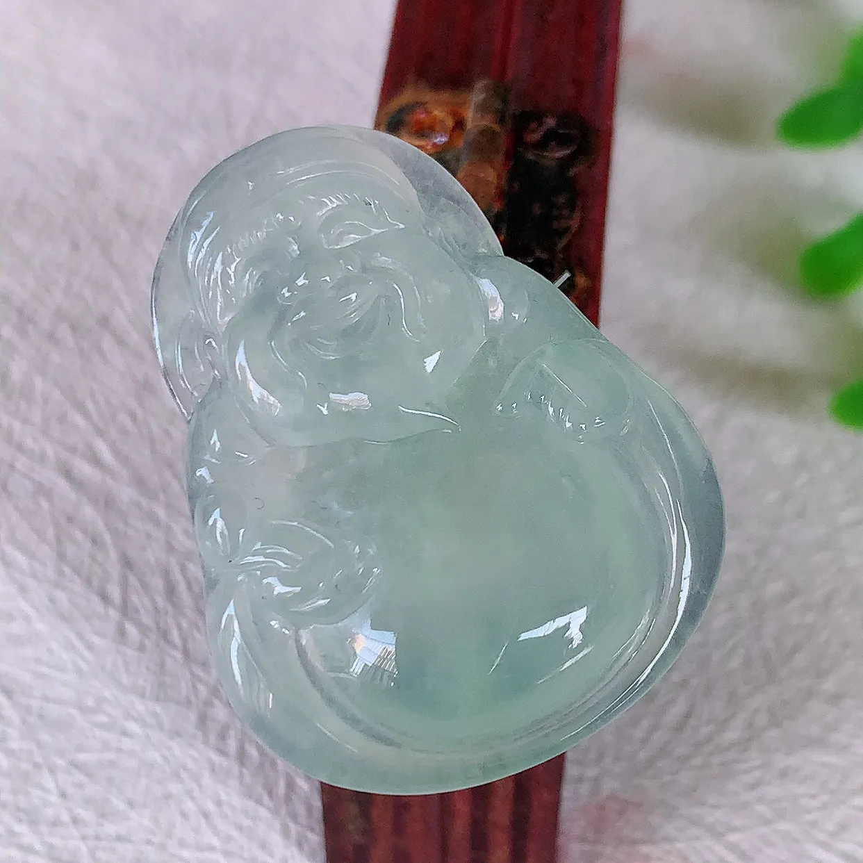 自然光实拍，冰种翡翠财神爷吊坠，翡翠招财财神爷，财神到你家里来，年年月月发大财，形态极为讨喜，佩戴效果招财迷人#18.9