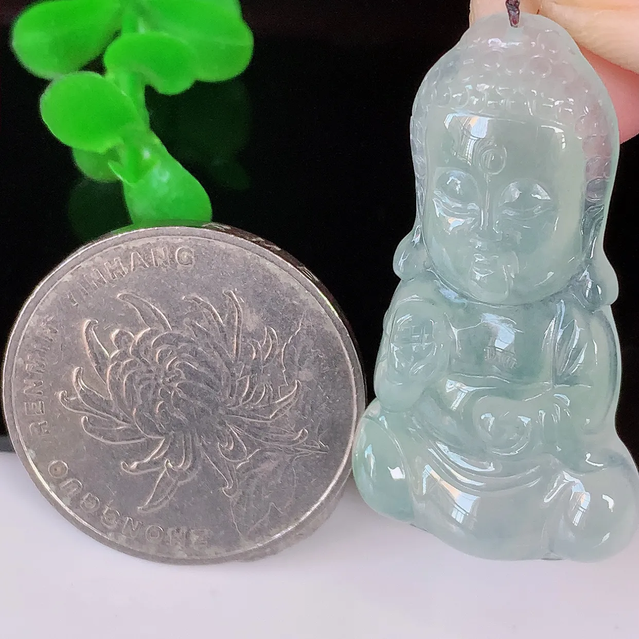 自然光实拍，老坑冰种翡翠保平安宝宝佛吊坠，玉质莹润，佩戴佳品，#03.9