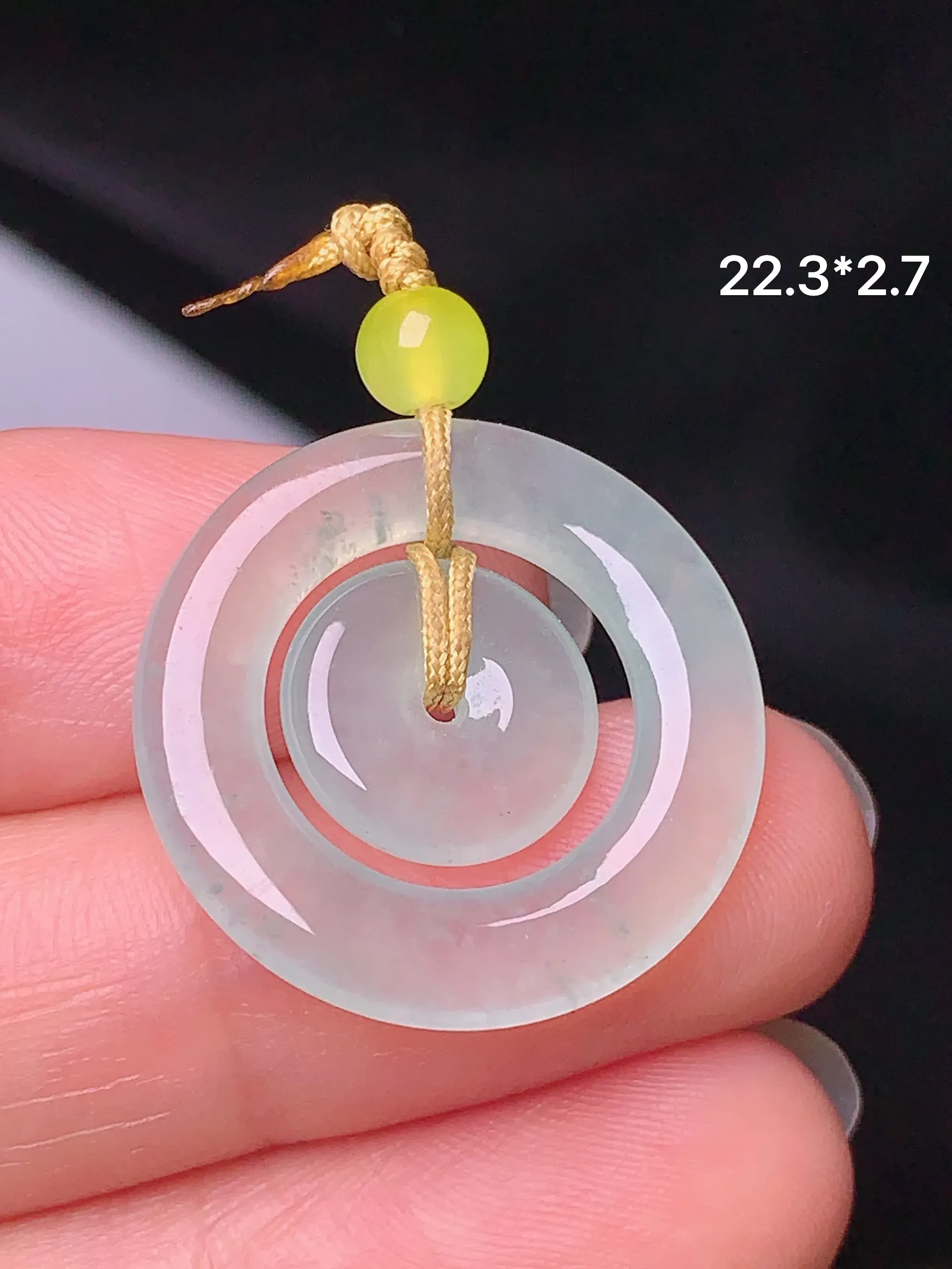 冰种子母扣吊坠 玉质细腻 色泽清新艳丽 整体尺寸22.3*2.7