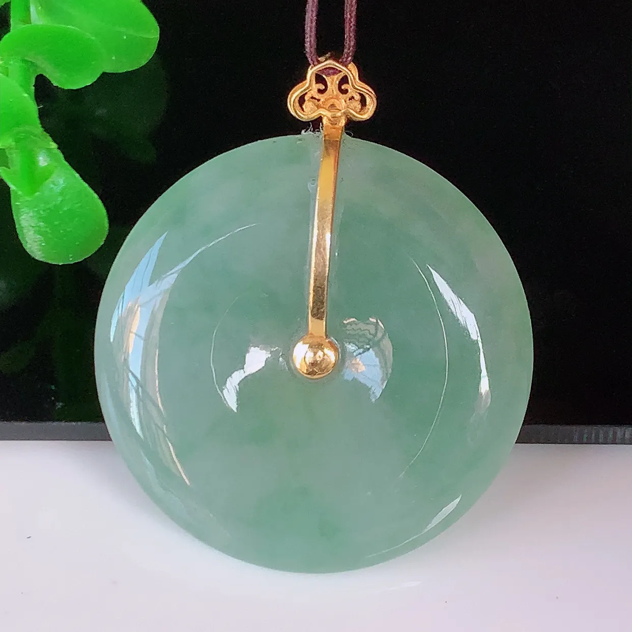 自然光实拍，18K金镶嵌冰种飘花翡翠平安扣吊坠，水润光泽，寓意平平安安，佩戴时尚漂亮！#03.9整体33*27.5*6裸石27.5*27.5