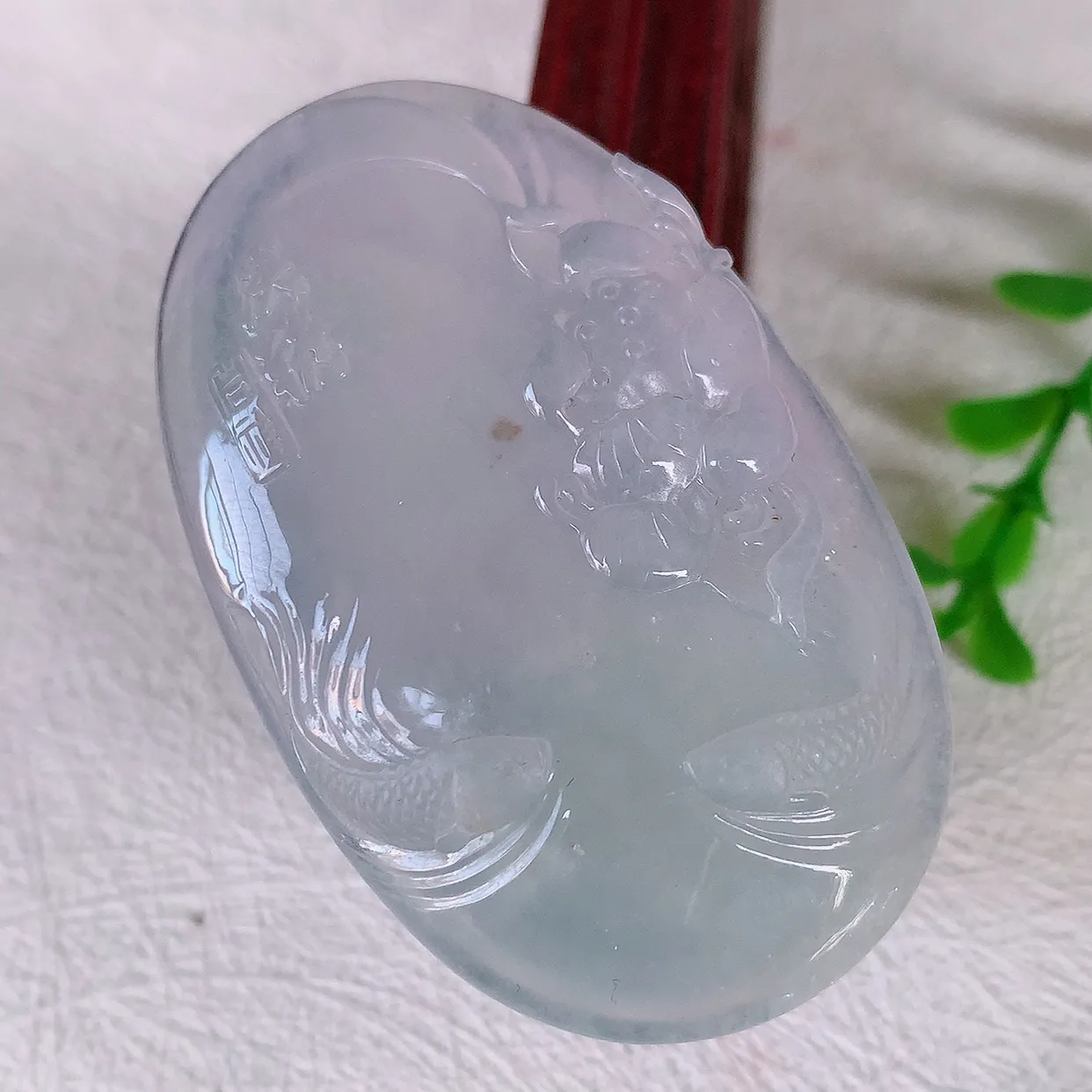 自然光实拍，老坑冰种翡翠荷花鱼、花开富贵玉坠，财源广进，自然隐逸、荷本是素不着尘之物，有和美之寓意。#18.9
