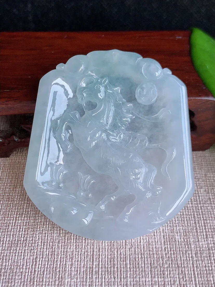 a货翡翠老坑冰种一刀切生肖马马上有钱吊坠 尺寸56.7×50.4×5.5mm 重量36.38g 08
