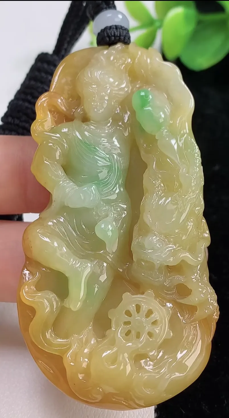 翡翠a货双彩黄加绿不动明王吊坠，尺寸67.8-35.8-10.5，重量:42.56g
