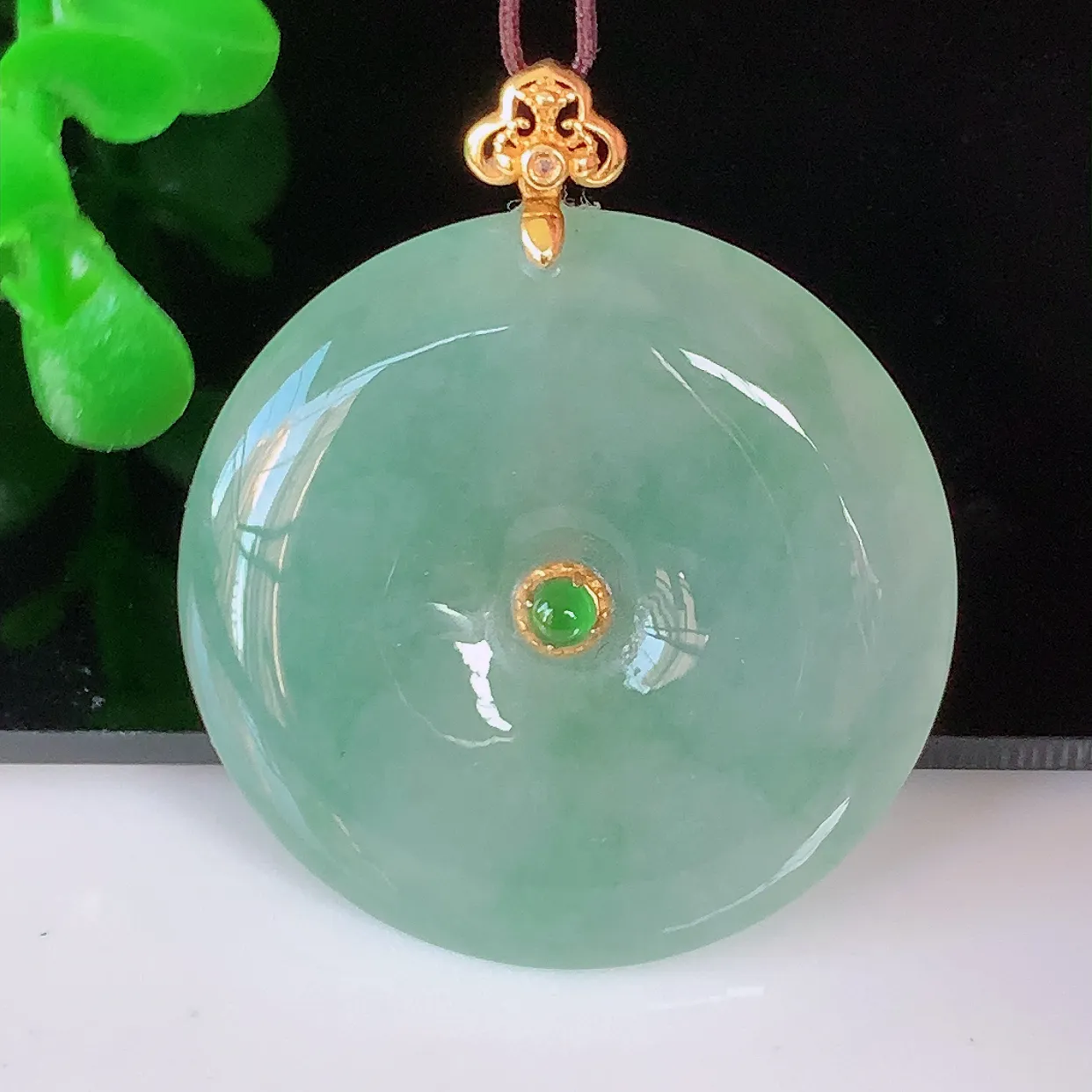 自然光实拍，18K金镶嵌冰种飘花翡翠平安扣吊坠，水润光泽，寓意平平安安，佩戴时尚漂亮！#03.9整体