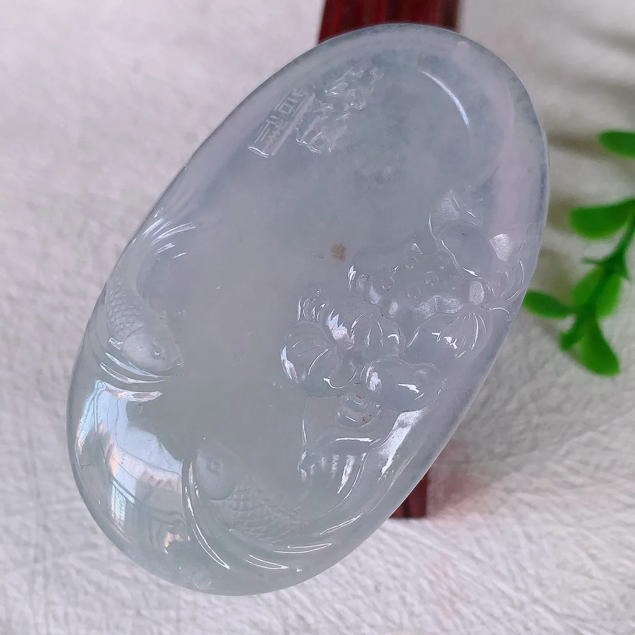自然光实拍，老坑冰种翡翠荷花鱼、花开富贵玉坠，财源广进，自然隐逸、荷本是素不着尘之物，有和美之寓意。#18.9