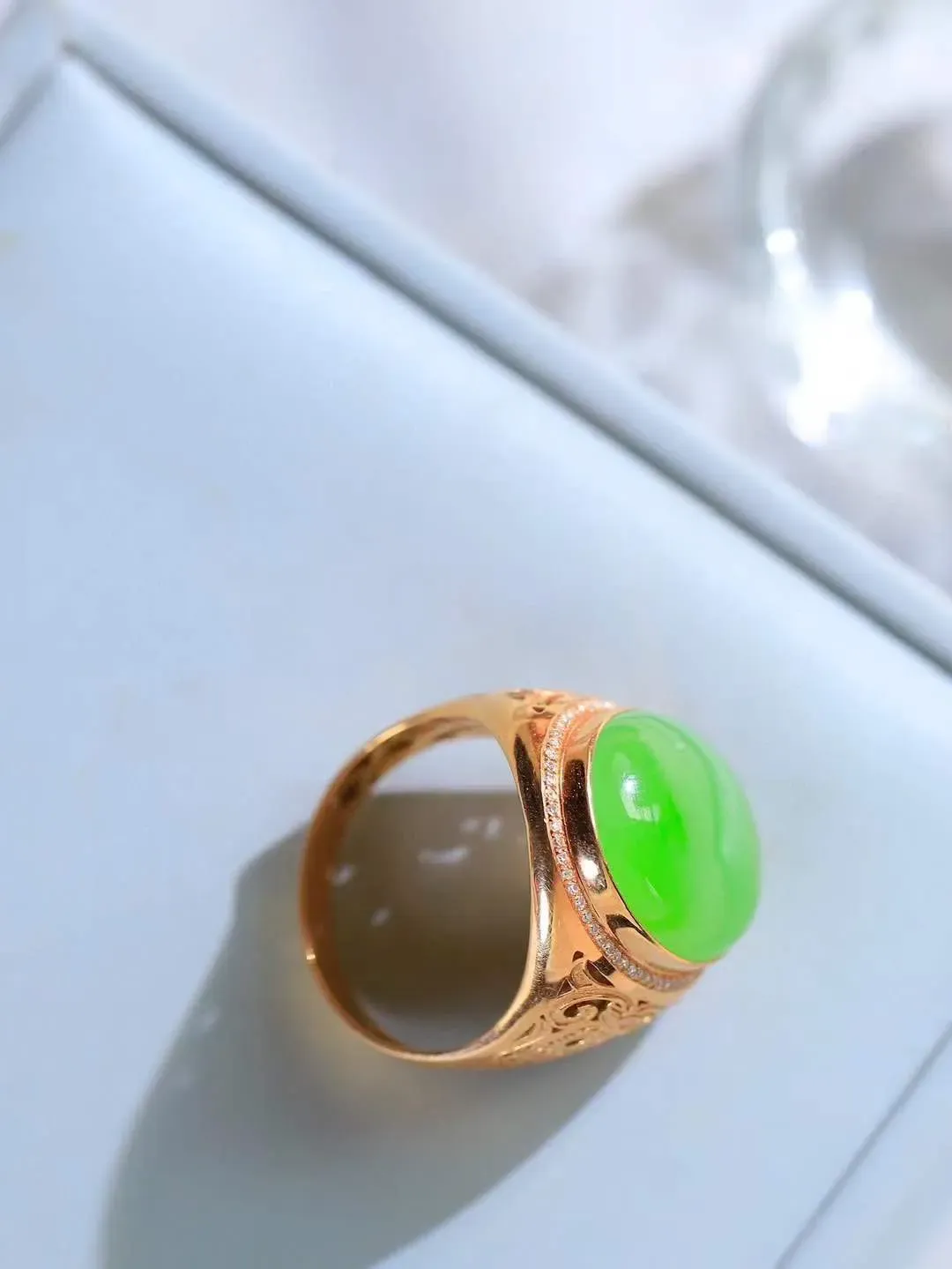 【金镶玉.戒指】

精品和田玉碧玉18k金戒指 玉质细腻温润 油性十足 ，不论时光如何流转变化，这枚