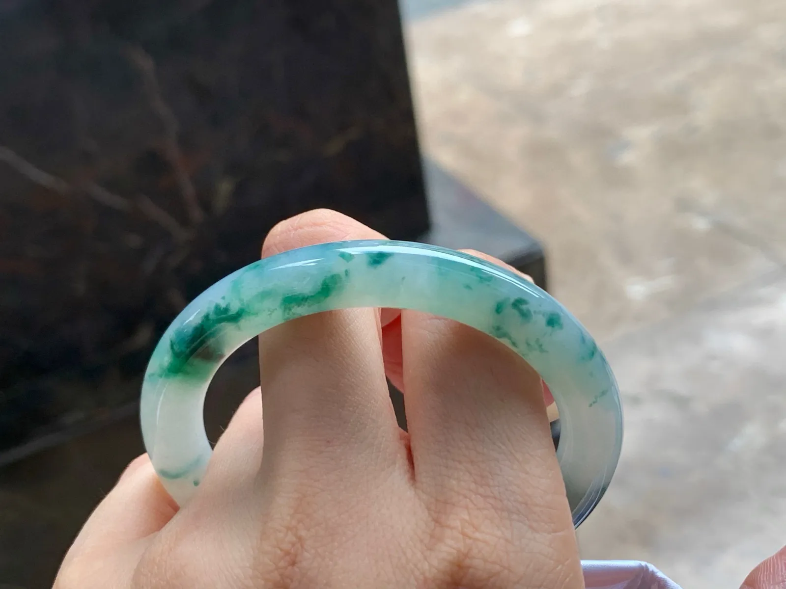 飘花手镯
水润清爽 53/9mm