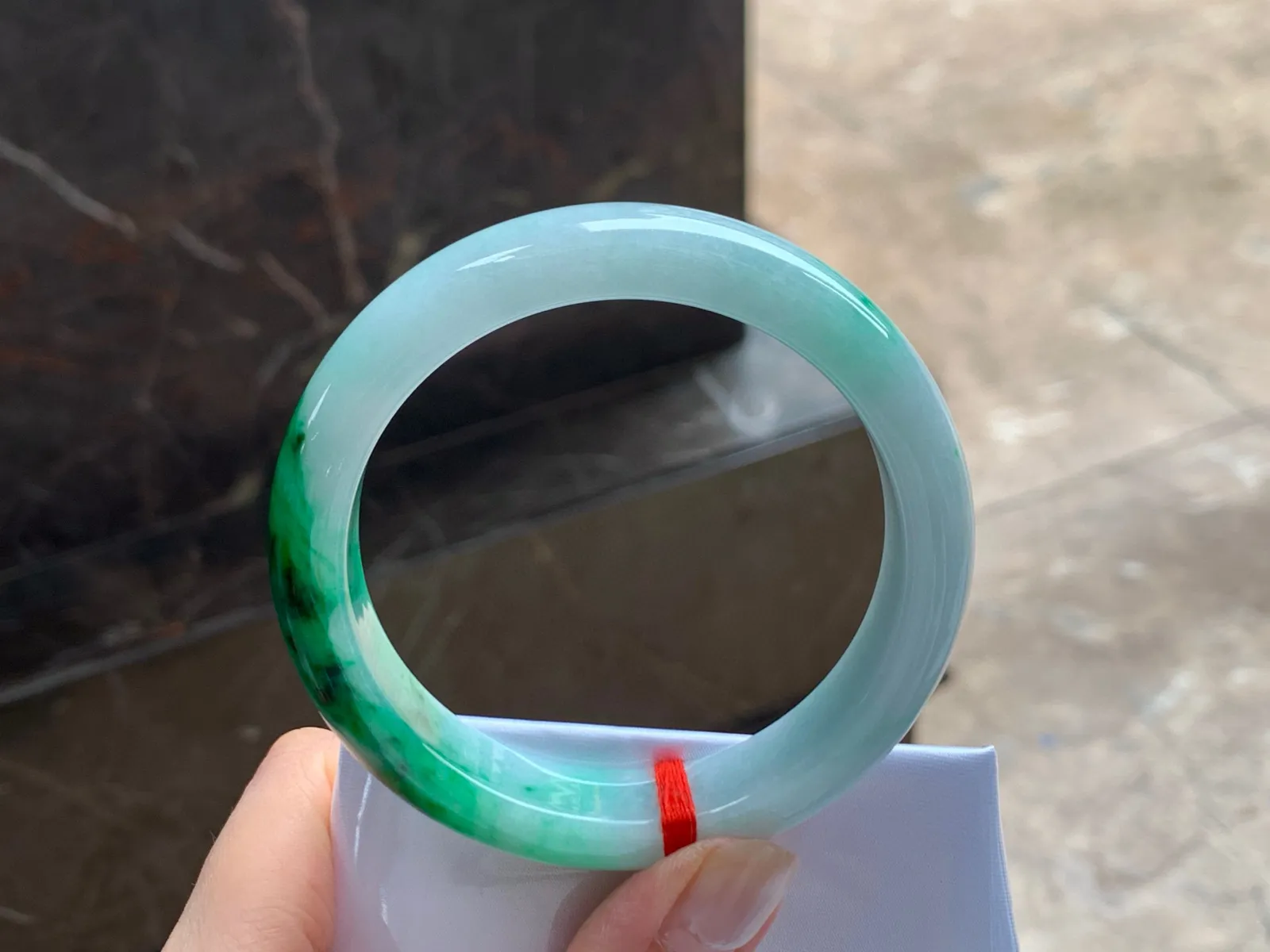 带色手镯
细腻清爽 56.5/13/8.6mm
