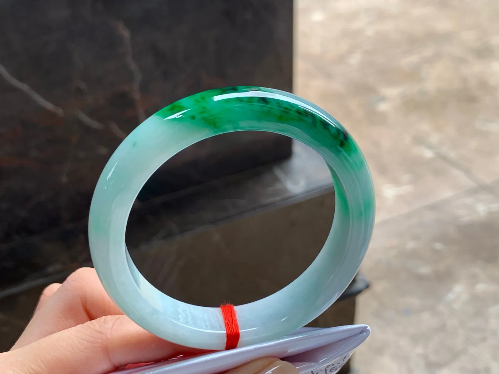 带色手镯
细腻清爽 56.5/13/8.6mm