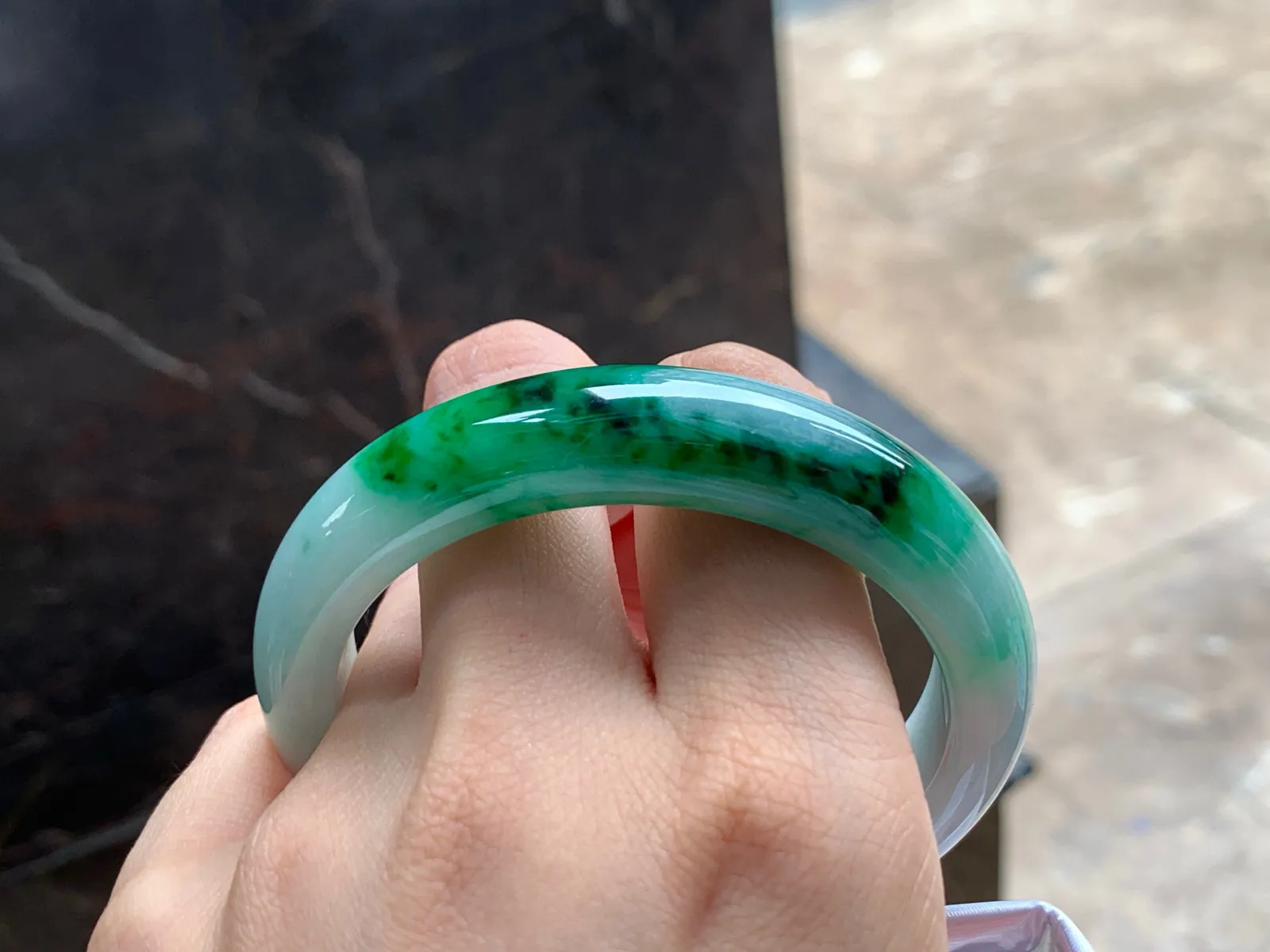带色手镯
细腻清爽 56.5/13/8.6mm