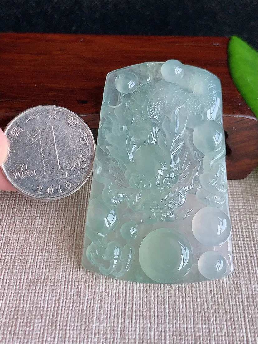 a货翡翠老坑冰种晴水龙牌吊坠，尺寸57.6×37.3×5.4mm 重量24.16g 0810