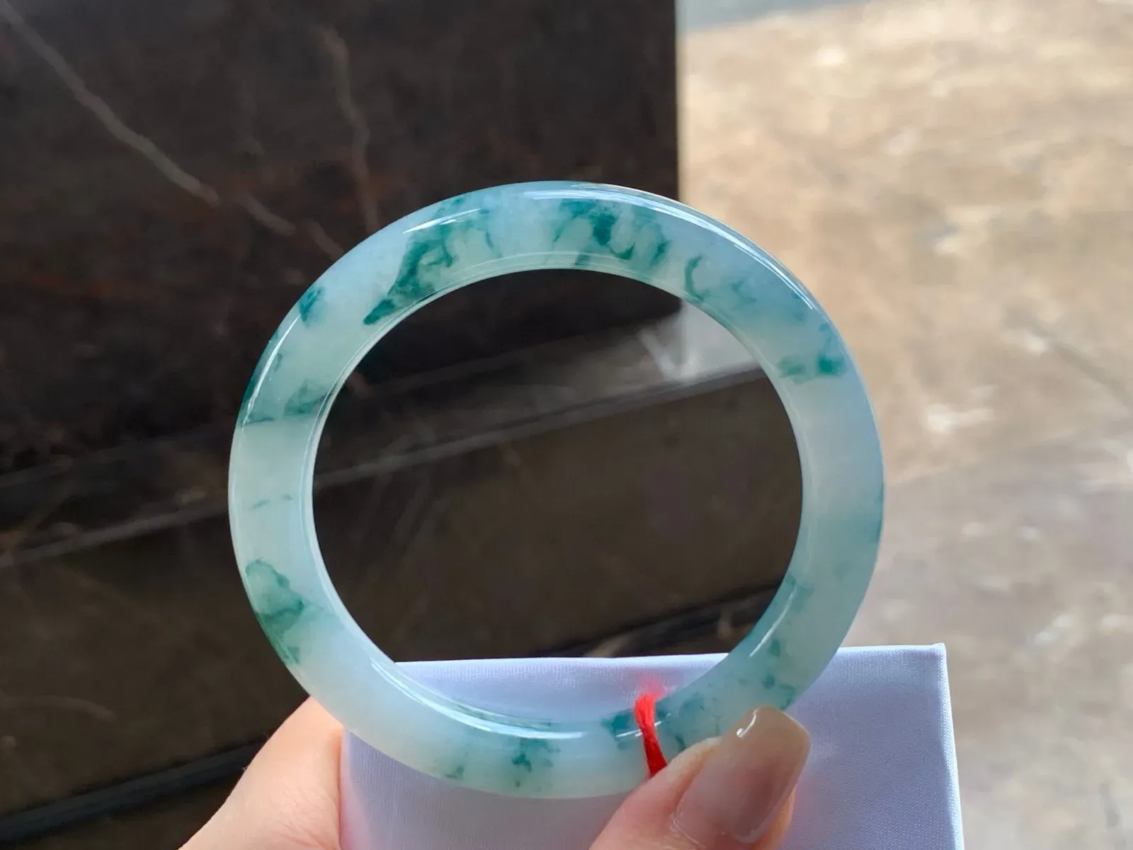 飘花圆条手镯
水润清爽 57/9.6/9.2mm
