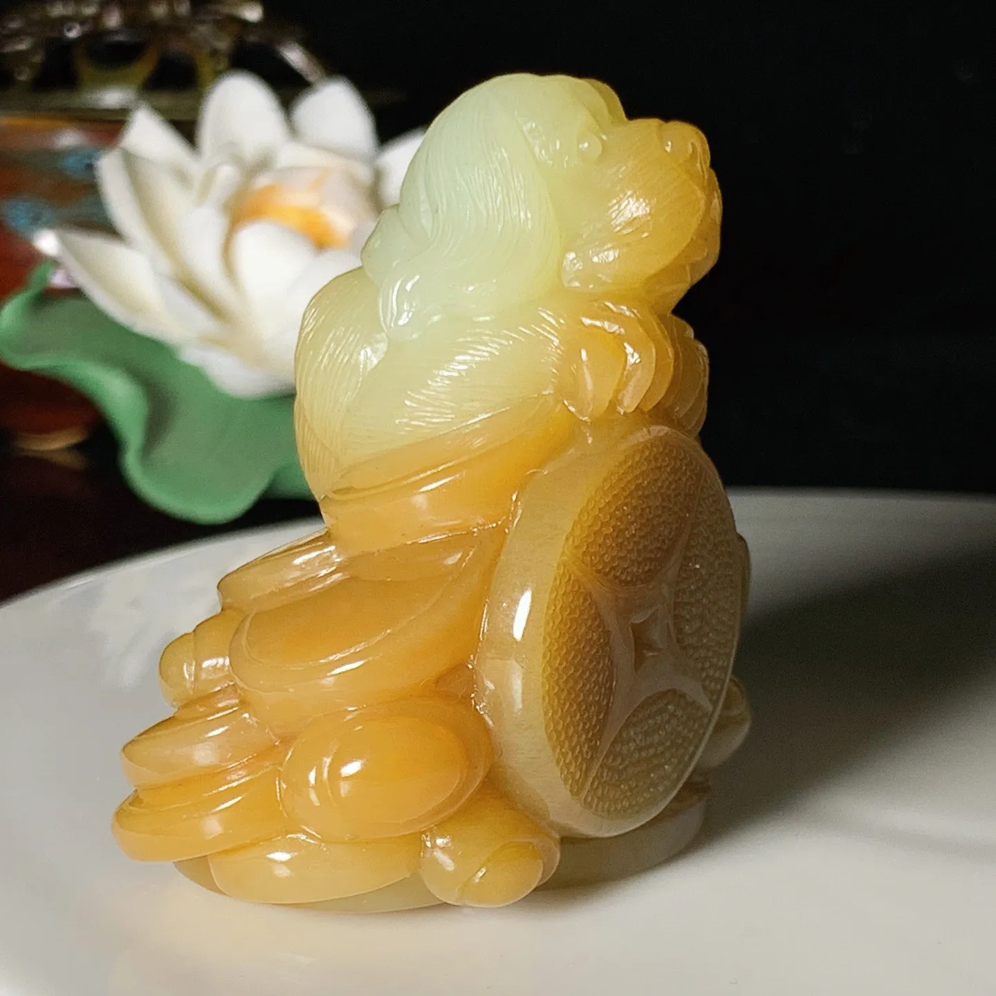 新疆且末糖旺财狗把件。尺寸57/54/34重144克 玉质细腻油润 底色纯净 脂粉好，品质好！lt250809