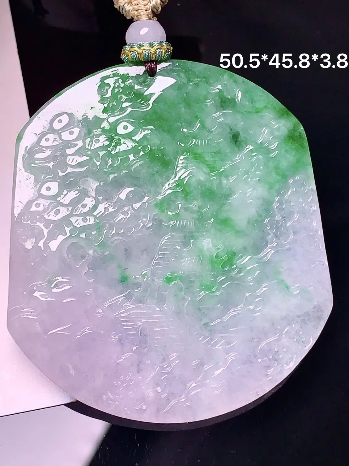 飘绿山水牌子吊坠 玉质细腻 色泽清新艳丽 整体尺寸50.5*45.8*3.8