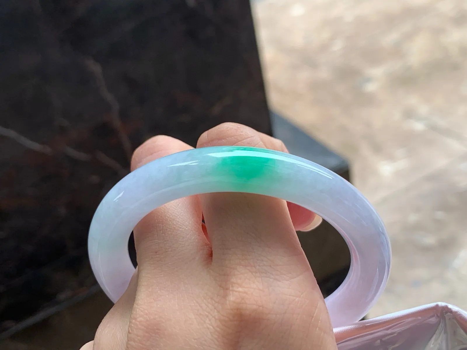 春彩圆条手镯
干净清爽 56.6/10mm