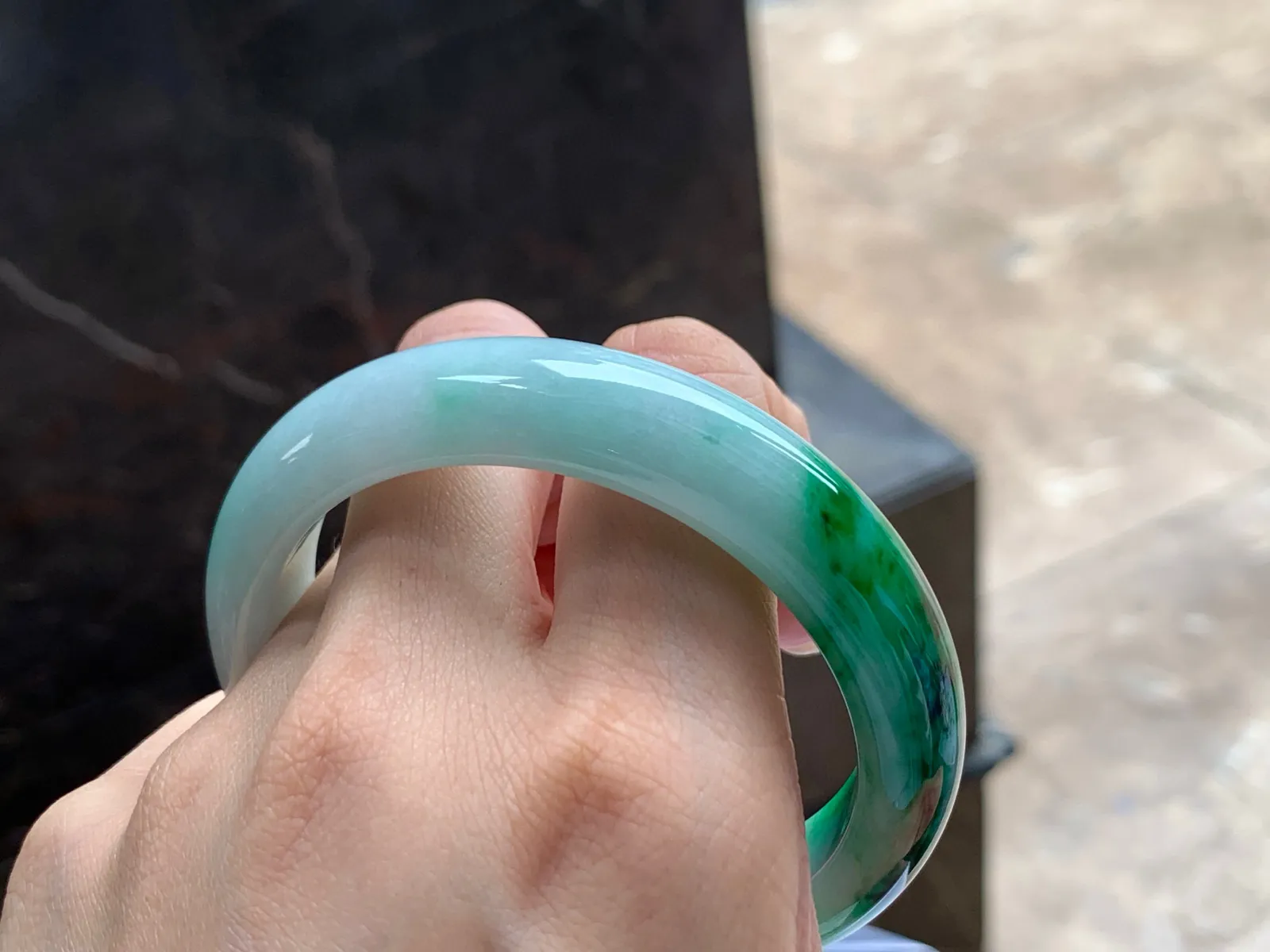 带色手镯
细腻清爽 56.5/13/8.6mm