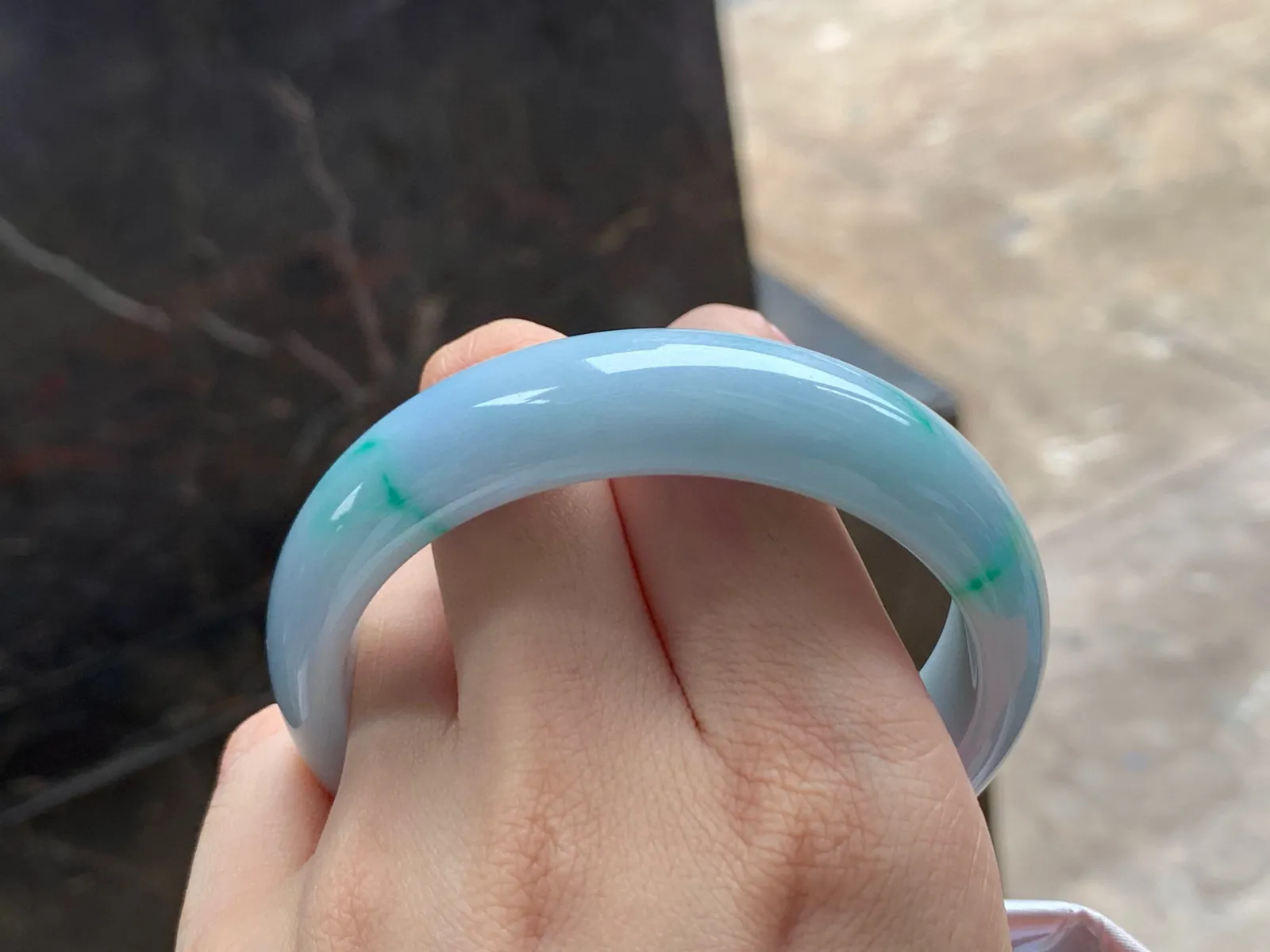 手镯
玉质细腻 58/15.4/7.5mm