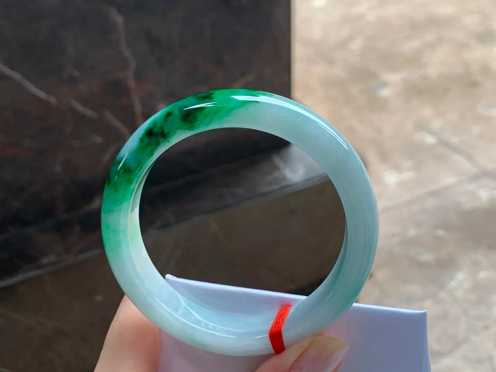 带色手镯
细腻清爽 56.5/13/8.6mm