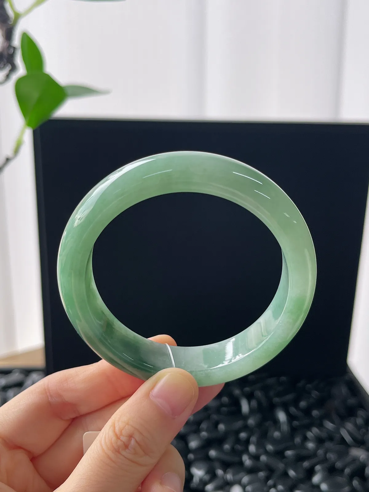 正圈54圈口，翡翠糯化种飘绿手镯