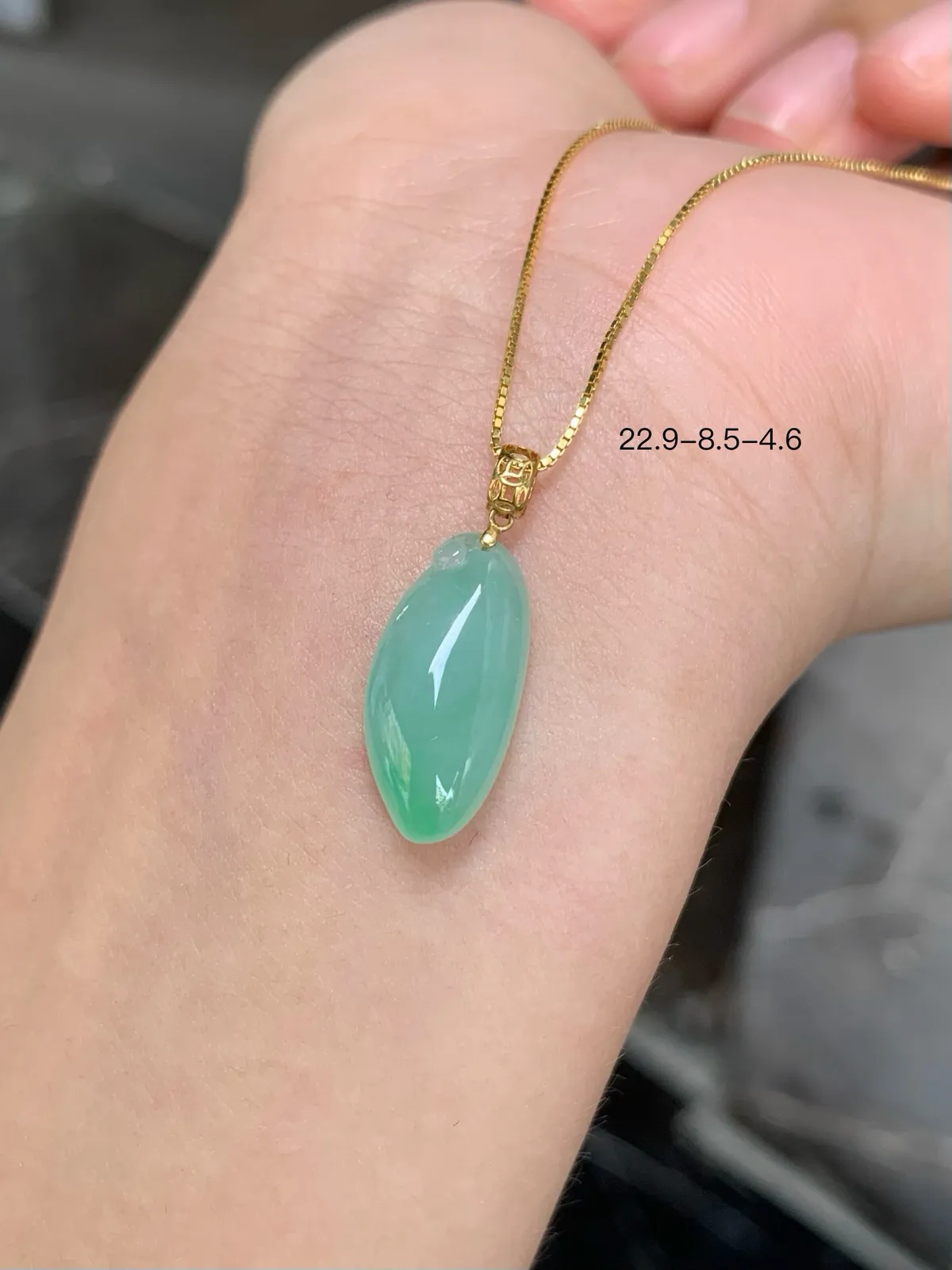 甜绿·福瓜
甜绿福瓜好养眼，简约经典，戴多久都不会腻
18k