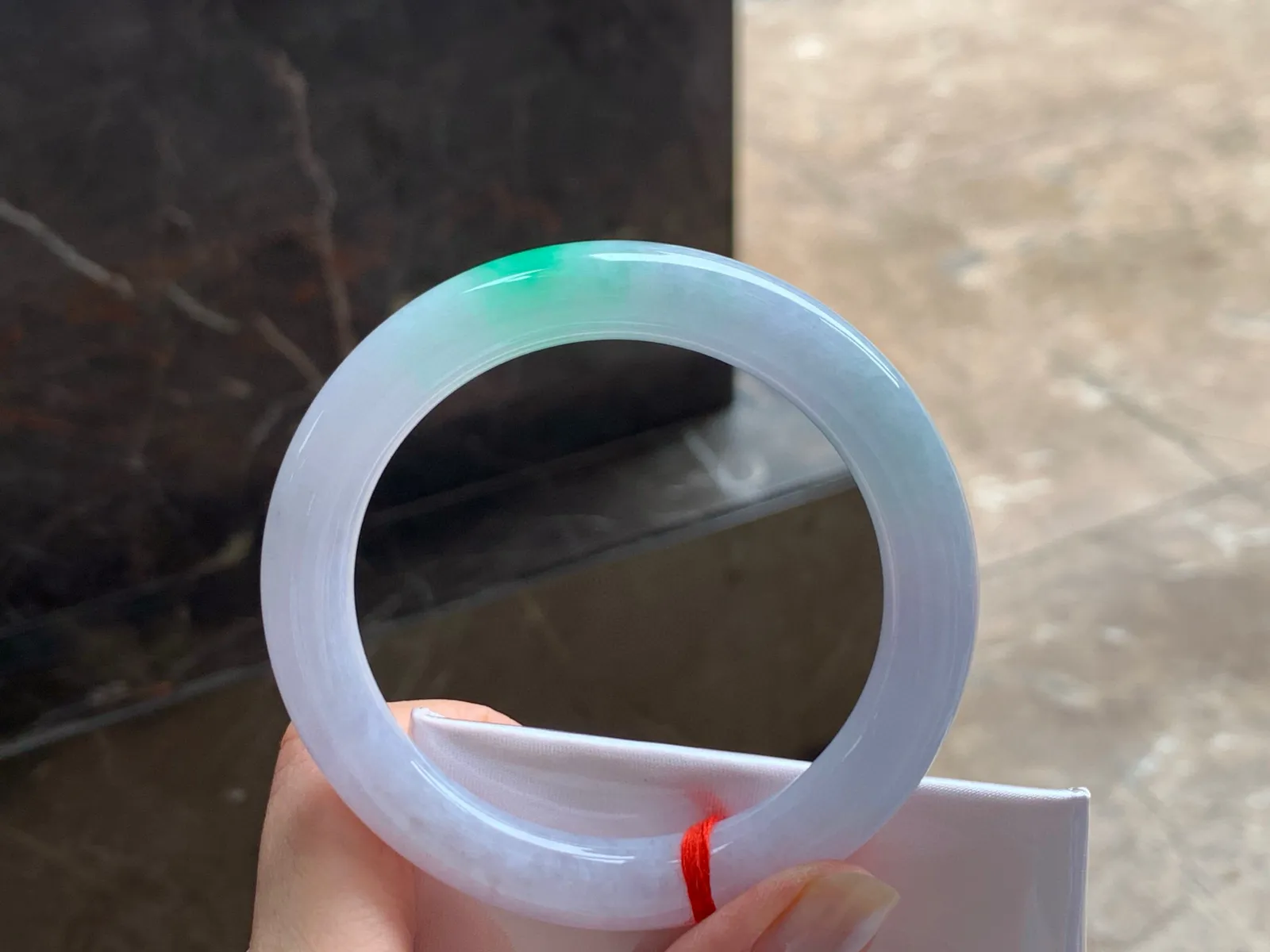 春彩圆条手镯
干净清爽 56.6/10mm