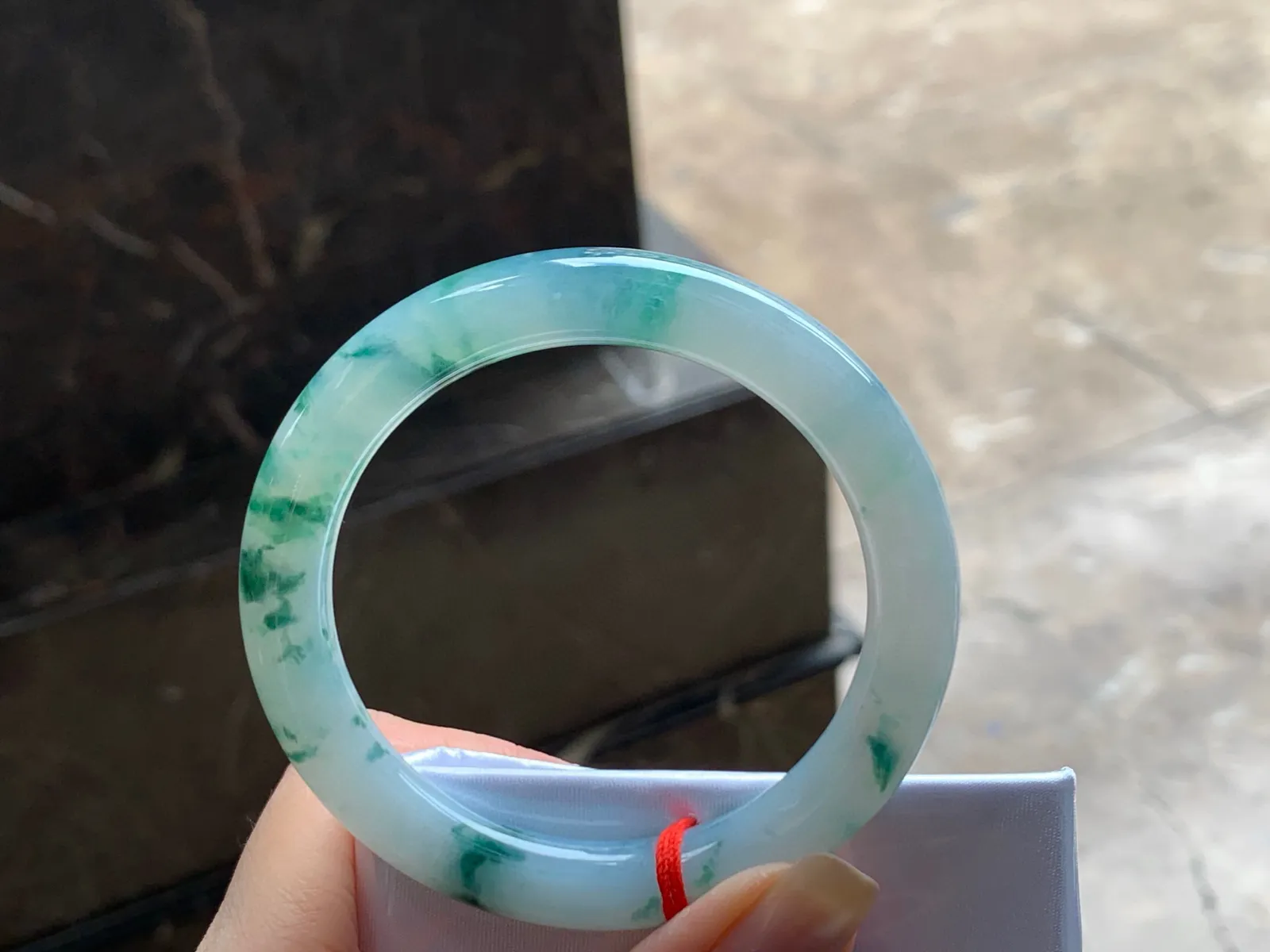 飘花手镯
水润清爽 53/9mm