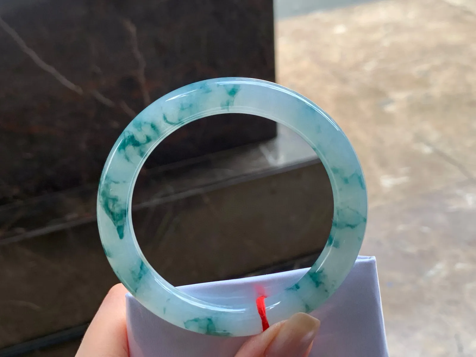 飘花圆条手镯
水润清爽 57/9.6/9.2mm