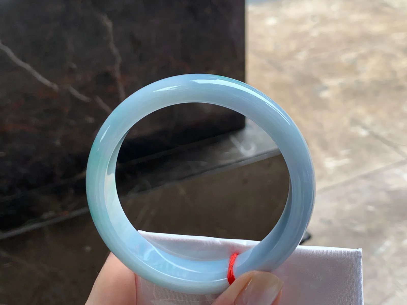 手镯
玉质细腻 58/15.4/7.5mm