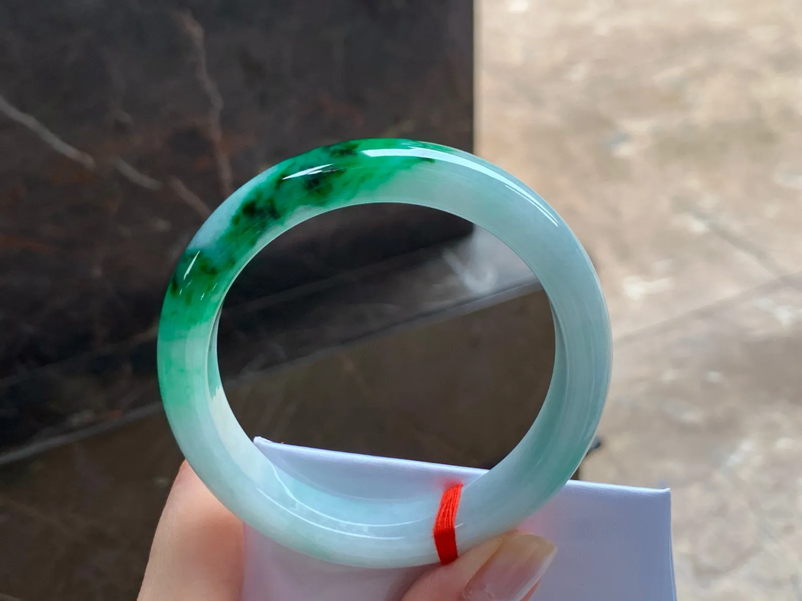 带色手镯
细腻清爽 56.5/13/8.6mm