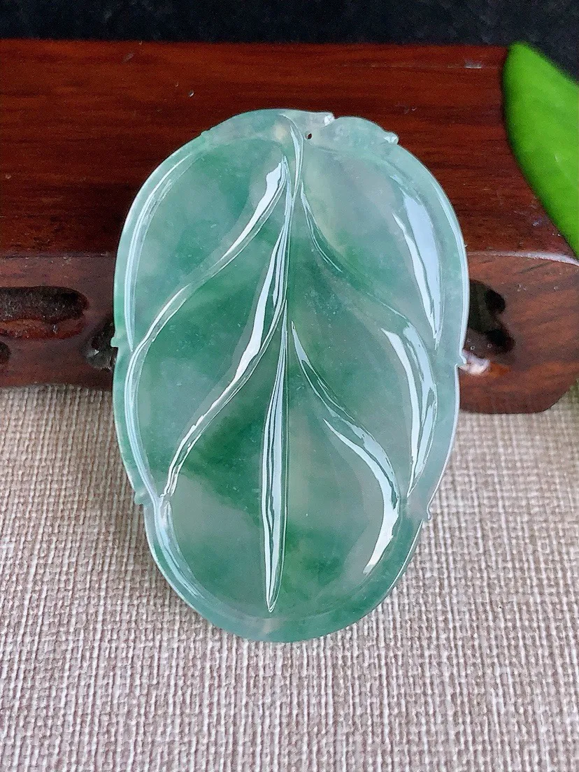 a货翡翠老坑冰种飘花大叶子金枝玉叶吊坠 尺寸52×34.6×5.7mm 重量19.70g 0810