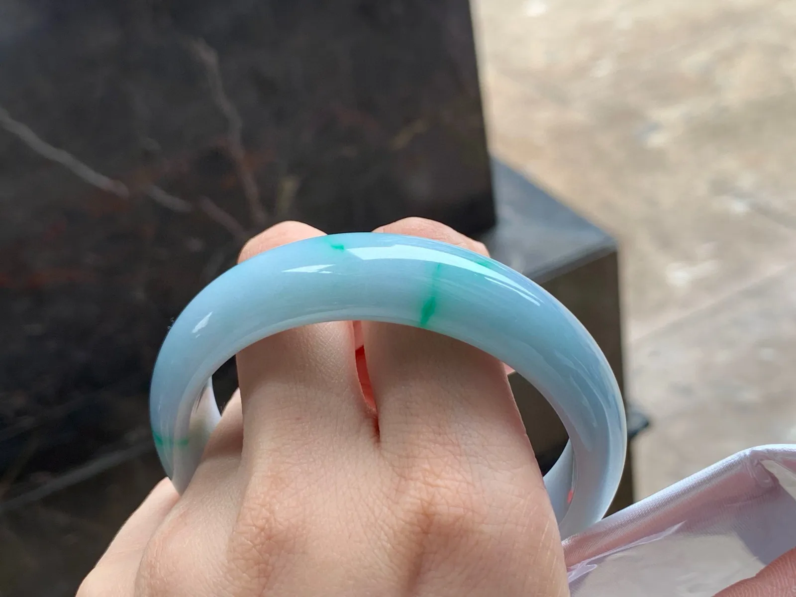 手镯
玉质细腻 58/15.4/7.5mm