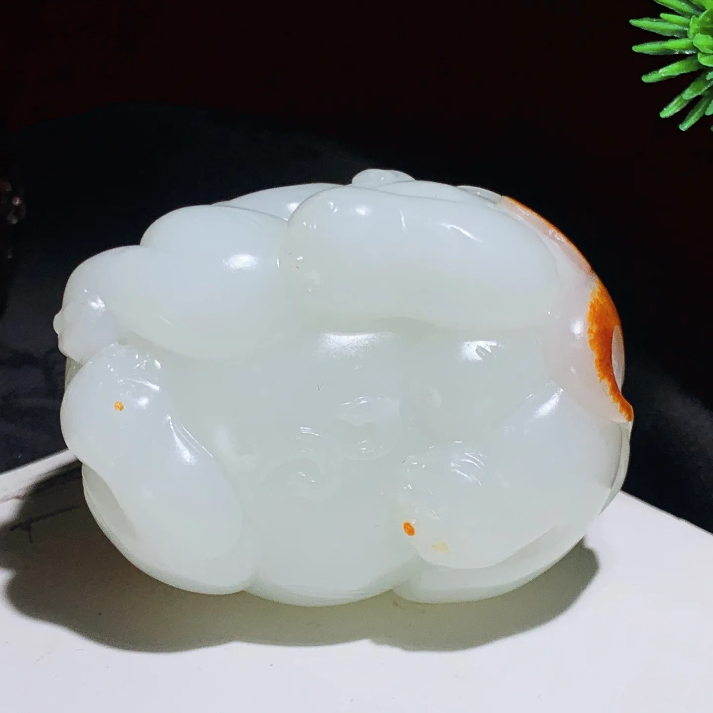 新疆和田玉羊脂白玉籽料封侯拜相把件。尺寸63/51/43重245克 玉质细腻油润 底色纯净 脂粉好，品质好！lt250809