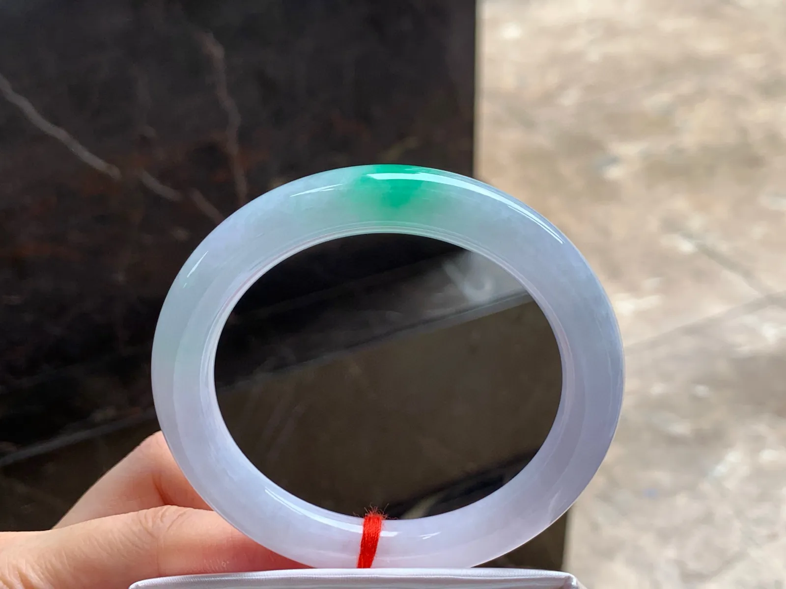 春彩圆条手镯
干净清爽 56.6/10mm