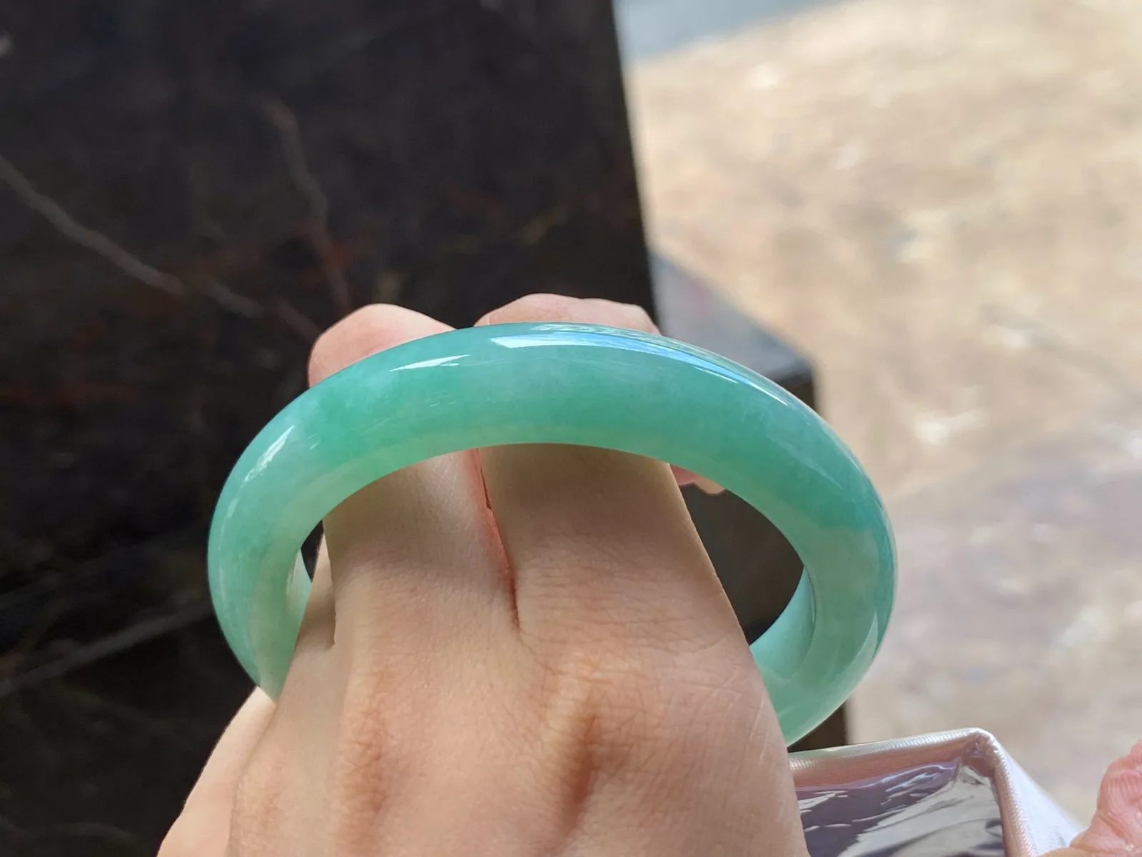 底色手镯
清爽57.6/12/9mm