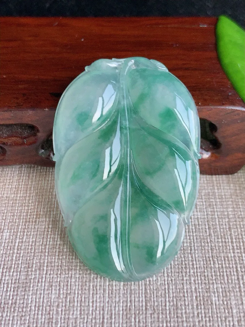 a货翡翠老坑冰种飘花大叶子金枝玉叶吊坠 尺寸52×34.6×5.7mm 重量19.70g 0810